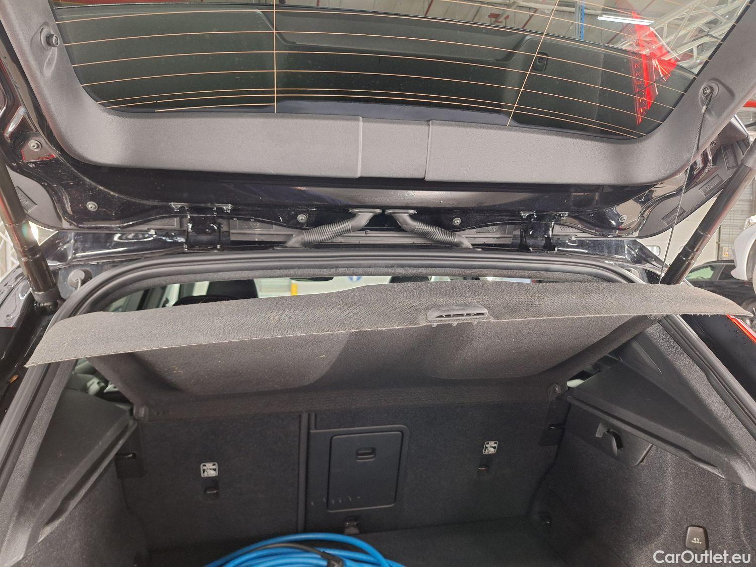  Volvo  XC 40 Volvo, XC40 '17, Volvo XC40 T5 Twin Engine R-Design 5d #39