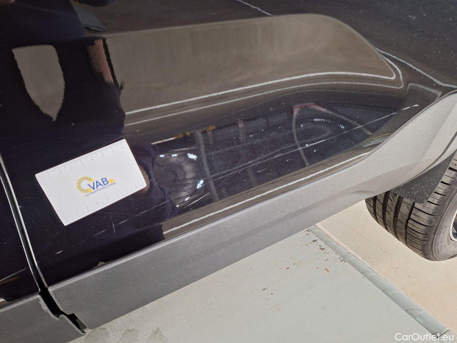  Volvo  XC 40 Volvo, XC40 '17, Volvo XC40 T5 Twin Engine R-Design 5d #29