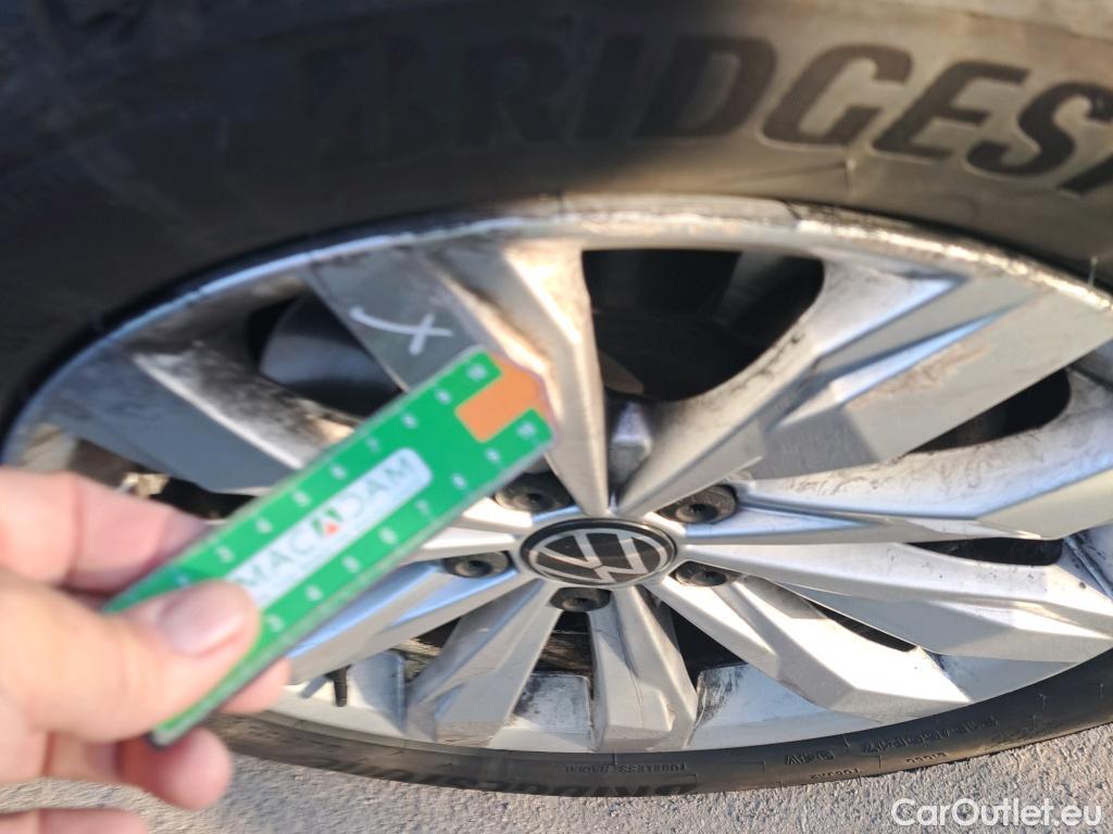  Volkswagen  T-ROC VOLKSWAGEN  / 2017 / 5P / todoterreno Advance 2.0 TDI 110kW (150CV) DSG (AC2) #12