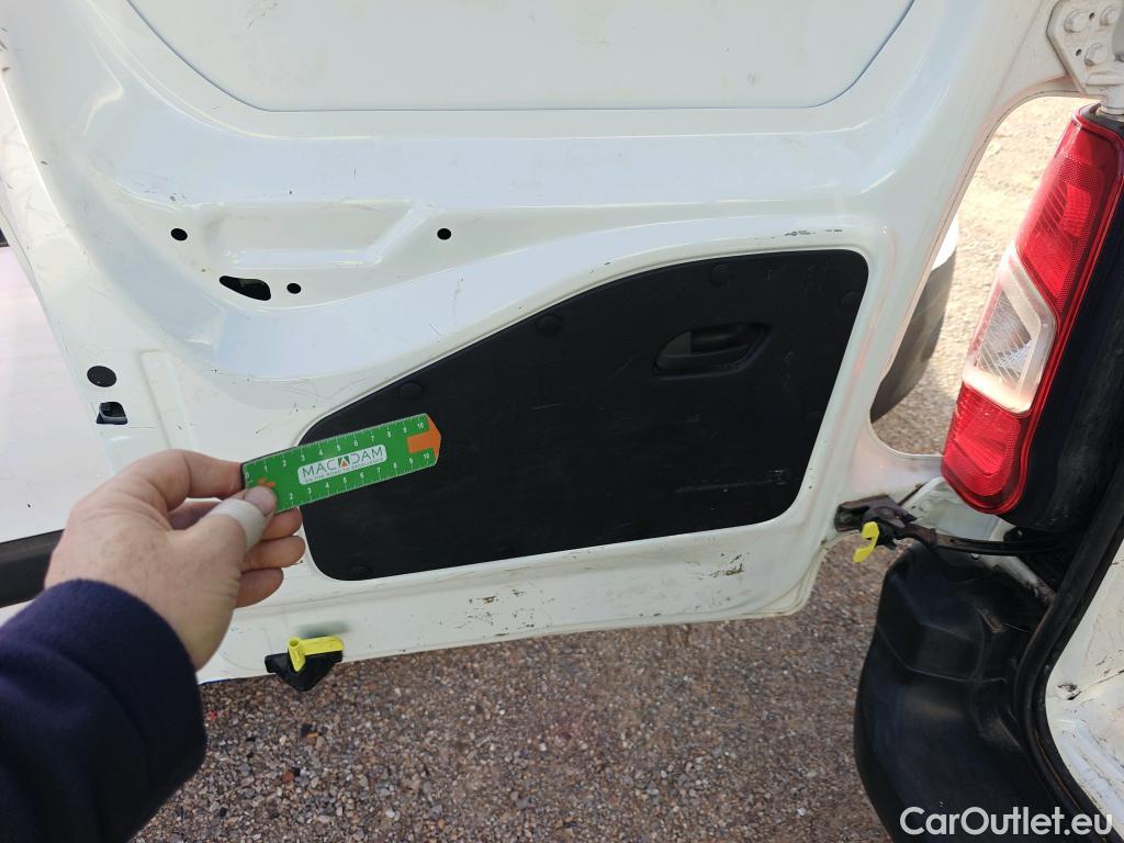  Opel  Combo OPEL  / 2018 / 3P / furgón derivado de turismo 1.6 TD S/S 74kW (100CV) Express L H1 650 #51