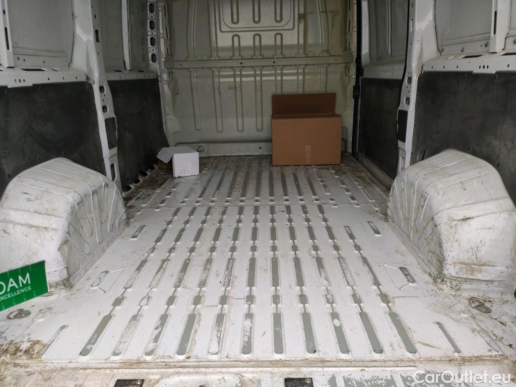  Opel  Movano OPEL  / 2021 / 4P / furgón Base L2H2 3.5T 2.2 BHDi 88kW #26