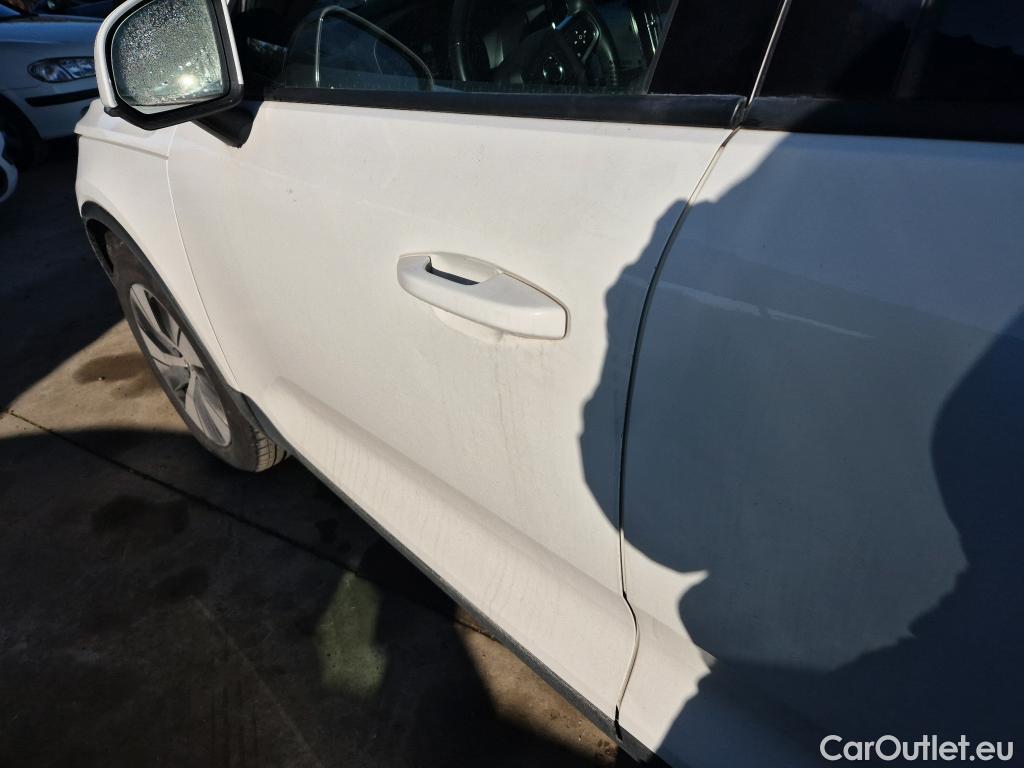  Volvo  XC 40 VOLVO XC40 / 2017 / 5P / todoterreno 1.5 T2 Momentum Pro Auto #7