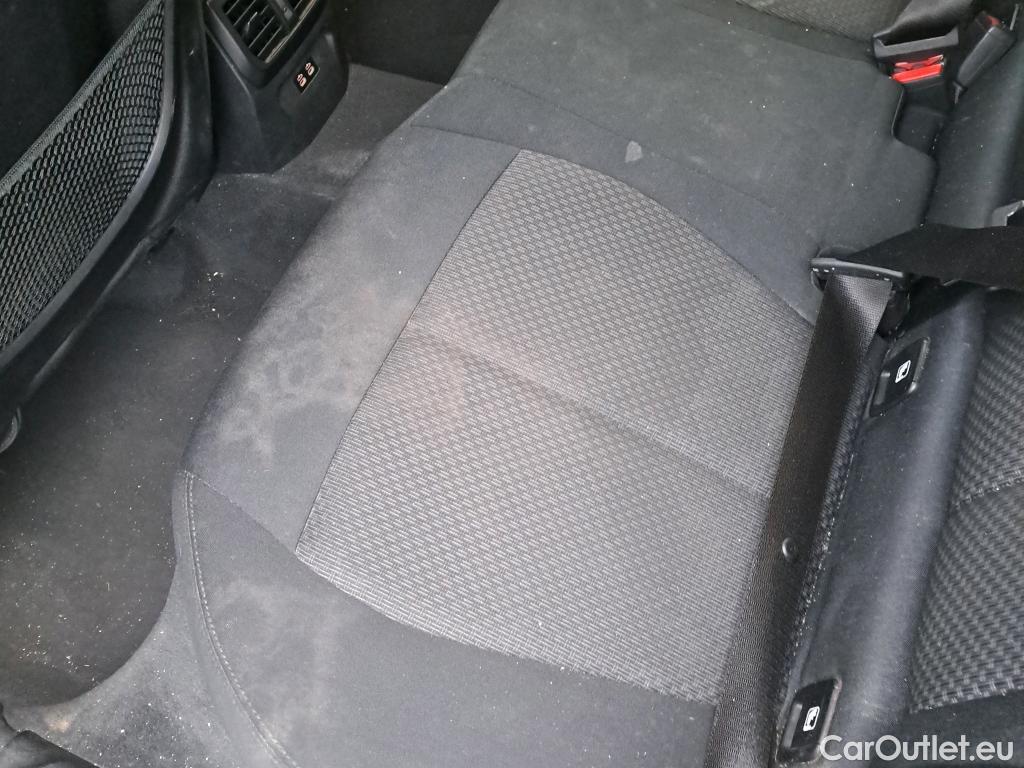  Bmw  Serie 1 BMW  / 2019 / 5P / berlina con portón 118i Corporate Auto. (AC) #28