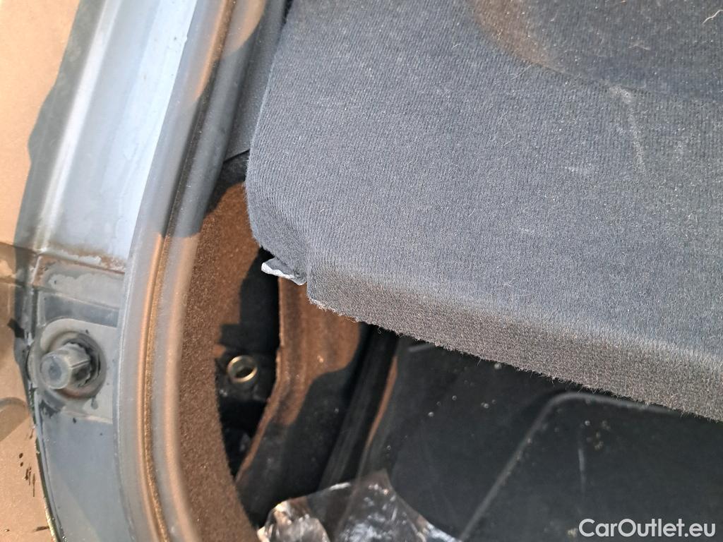  Bmw  Serie 1 BMW  / 2019 / 5P / berlina con portón 118i Corporate Auto. (AC) #7