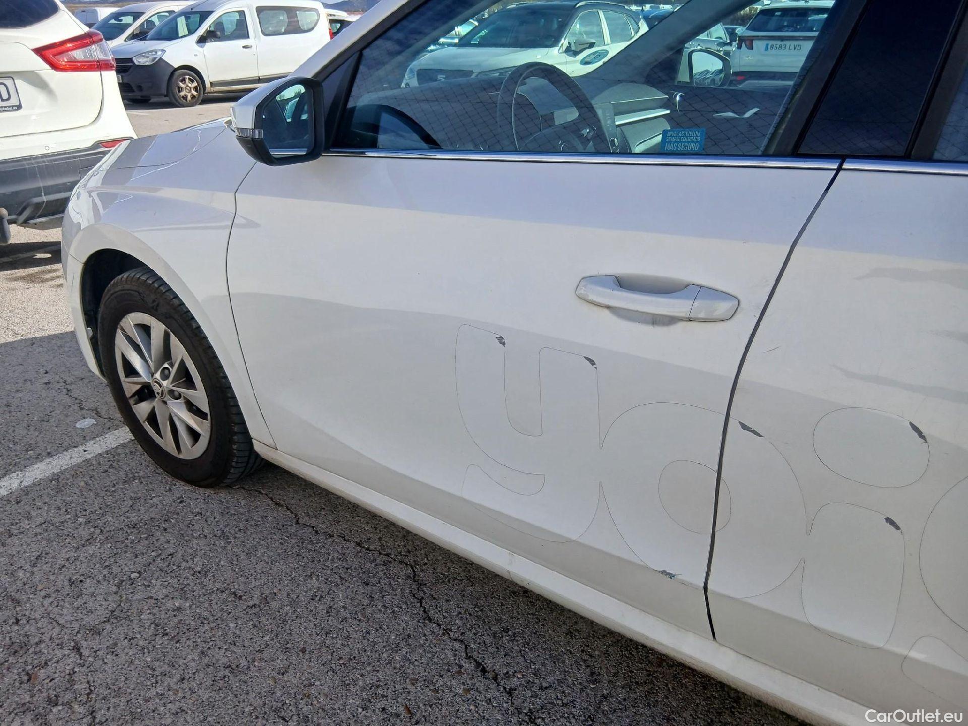  Skoda  Fabia SKODA  / 2021 / 5P / berlina con portón 1.0 TSI 70kW (95CV) Ambition (AC2) #11