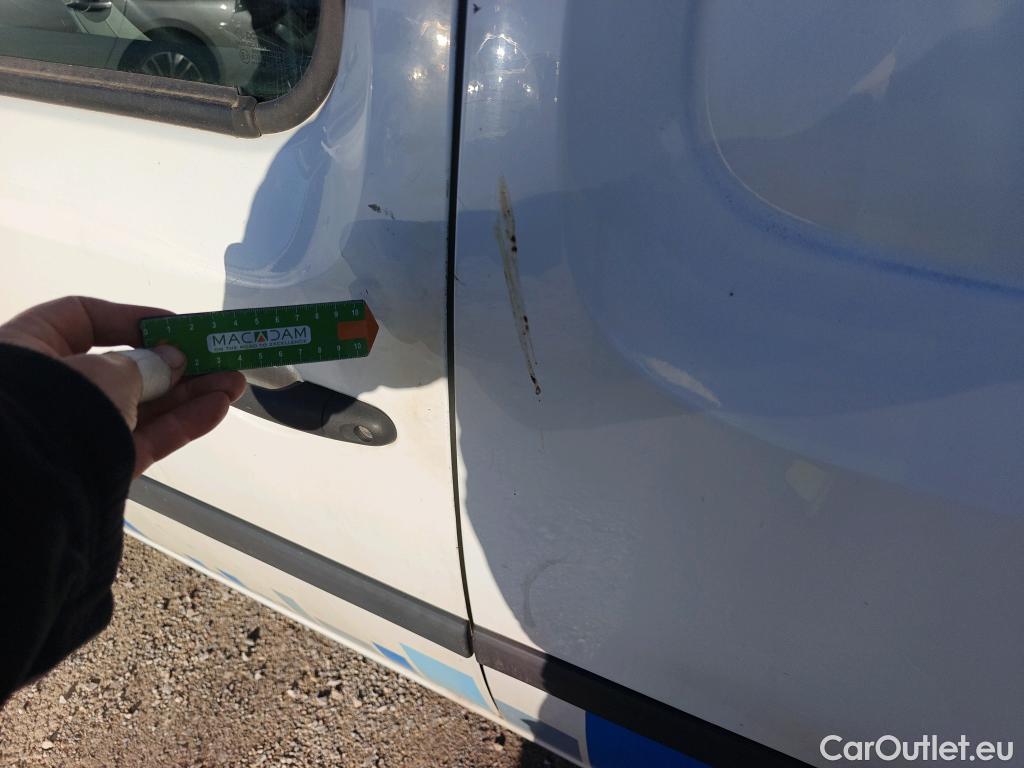  Renault  Kangoo RENAULT  Furgón/2013/3P/furgón derivado de turismo Profesional Blue dCi 70kW (95CV) #27