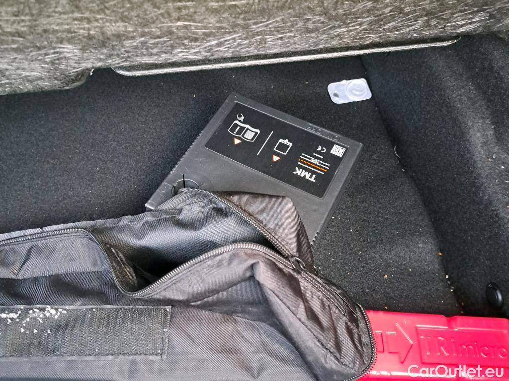  Bmw  Serie 1 BMW  / 2019 / 5P / berlina con portón 118i Corporate Auto. (AC) #19