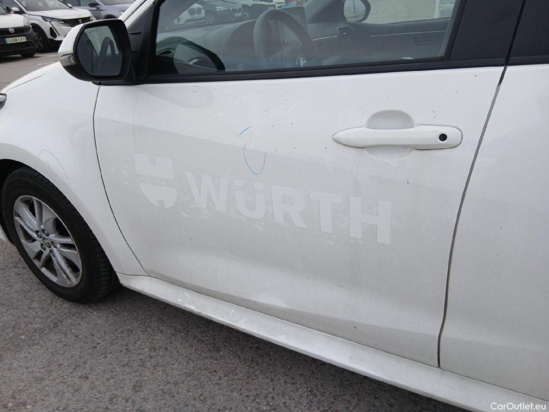  Toyota  Yaris TOYOTA  / 2020 / 5P / berlina con portón 1.5 120H Business Plus #7