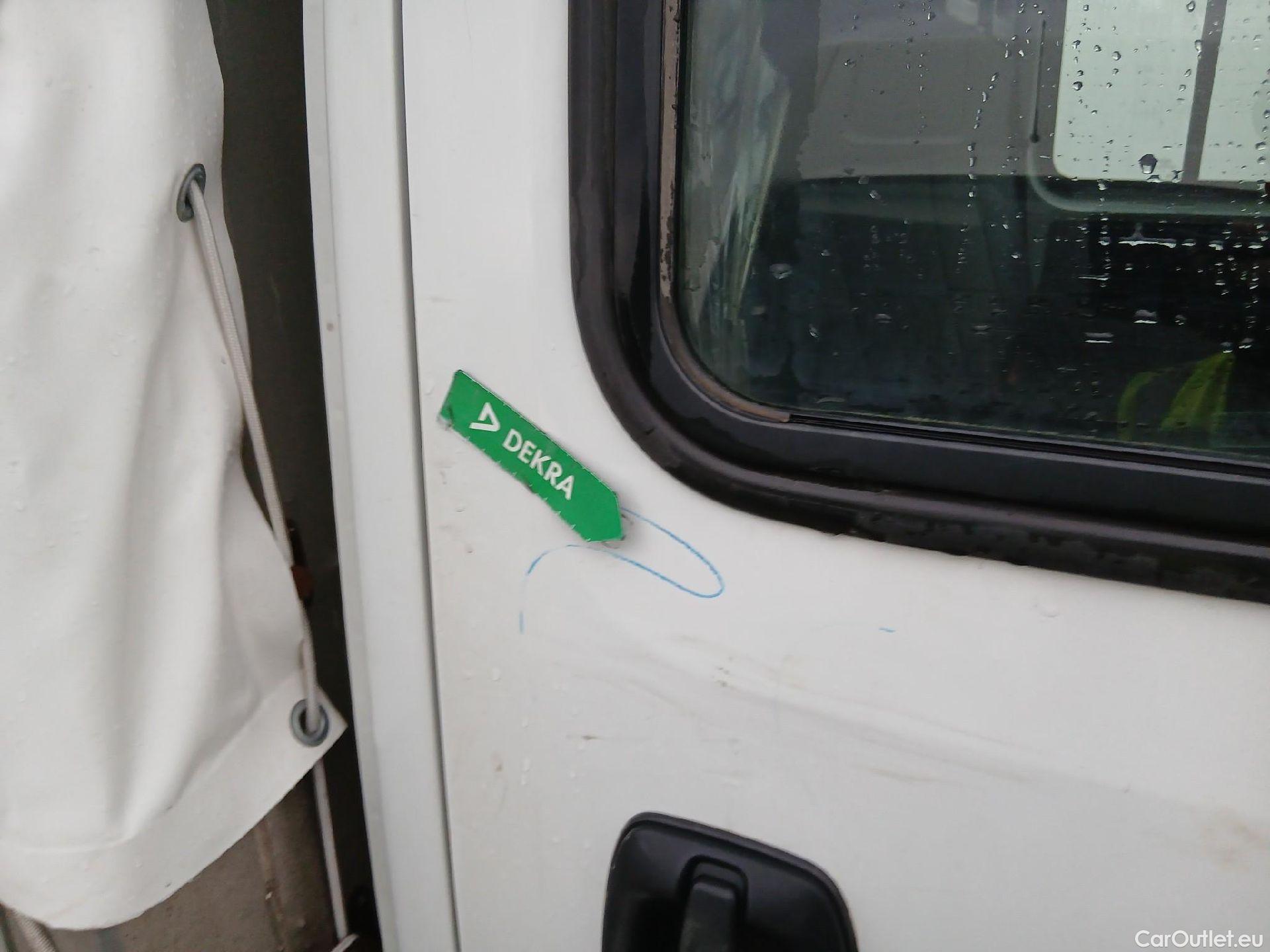  Iveco  Daily IVECO  / 2014 / 4P / chasis doble cabina 35C 14 D 3750 #32