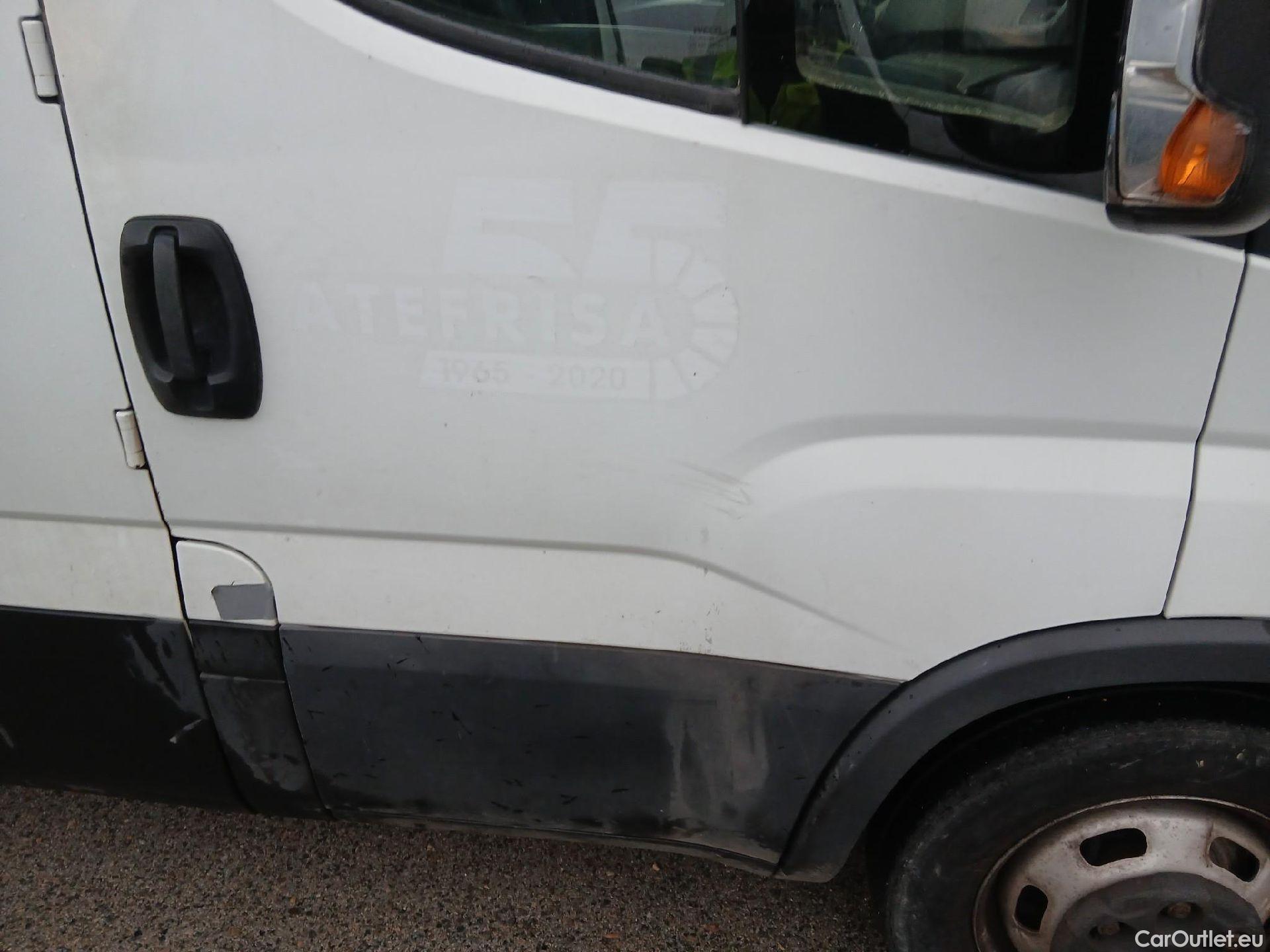  Iveco  Daily IVECO  / 2014 / 4P / chasis doble cabina 35C 14 D 3750 #36