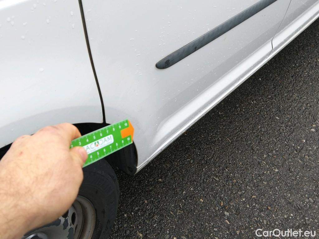  Volkswagen  Caddy VOLKSWAGEN  / 2015 / 4P / furgón derivado de turismo Profesional Furgón 2.0 TDI 75kW BMT (CX) #32