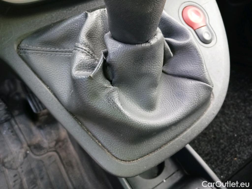  Renault  Kangoo RENAULT  Furgón/2013/3P/furgón derivado de turismo Profesional dCi 55 kW (75 CV) #32