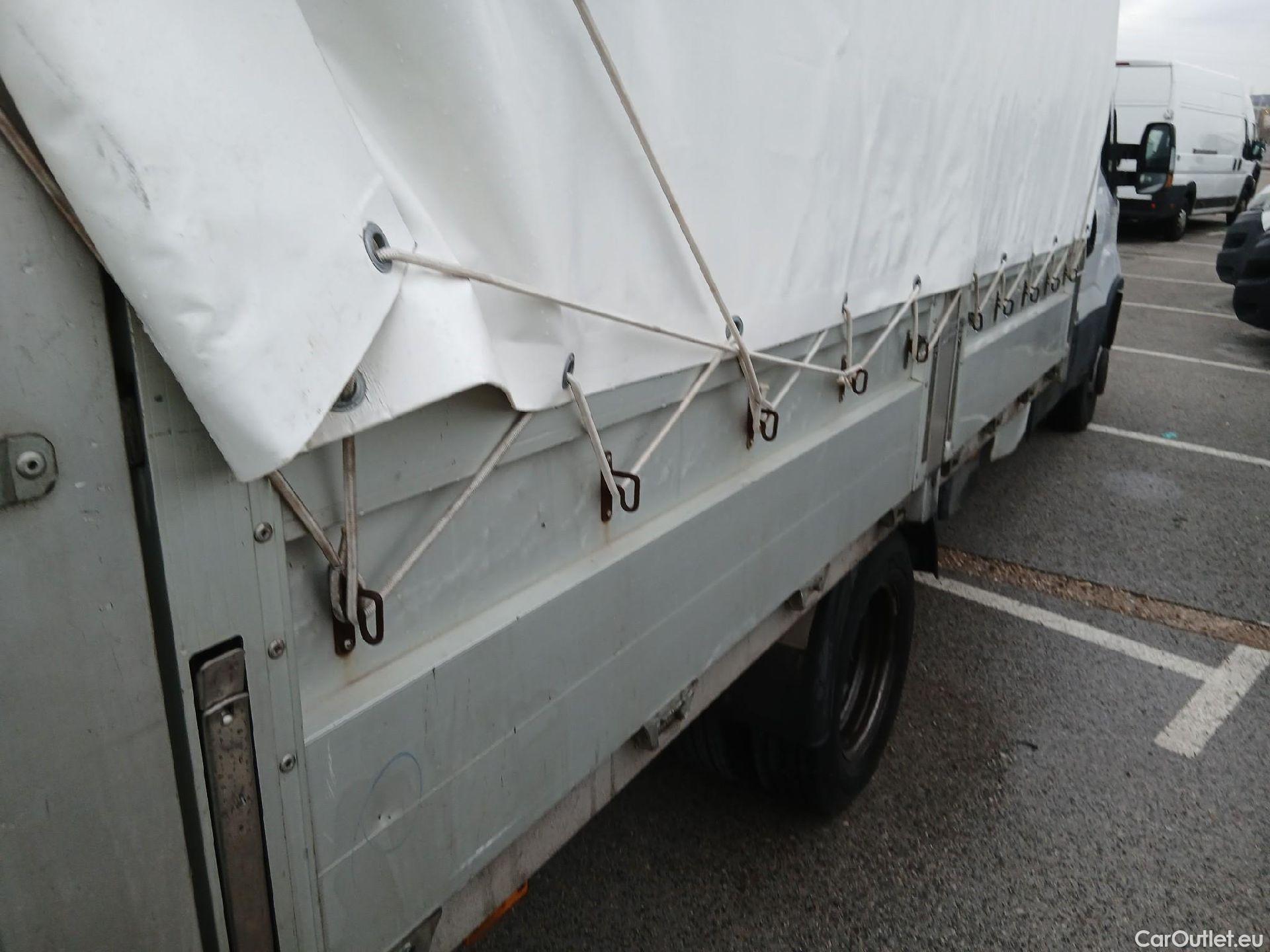  Iveco  Daily IVECO  / 2014 / 4P / chasis doble cabina 35C 14 D 3750 #31