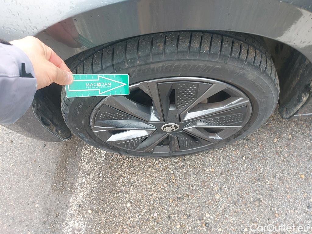  Skoda  Fabia SKODA  / 2021 / 5P / berlina con portón 1.0 TSI 70KW (95CV) Sport #5