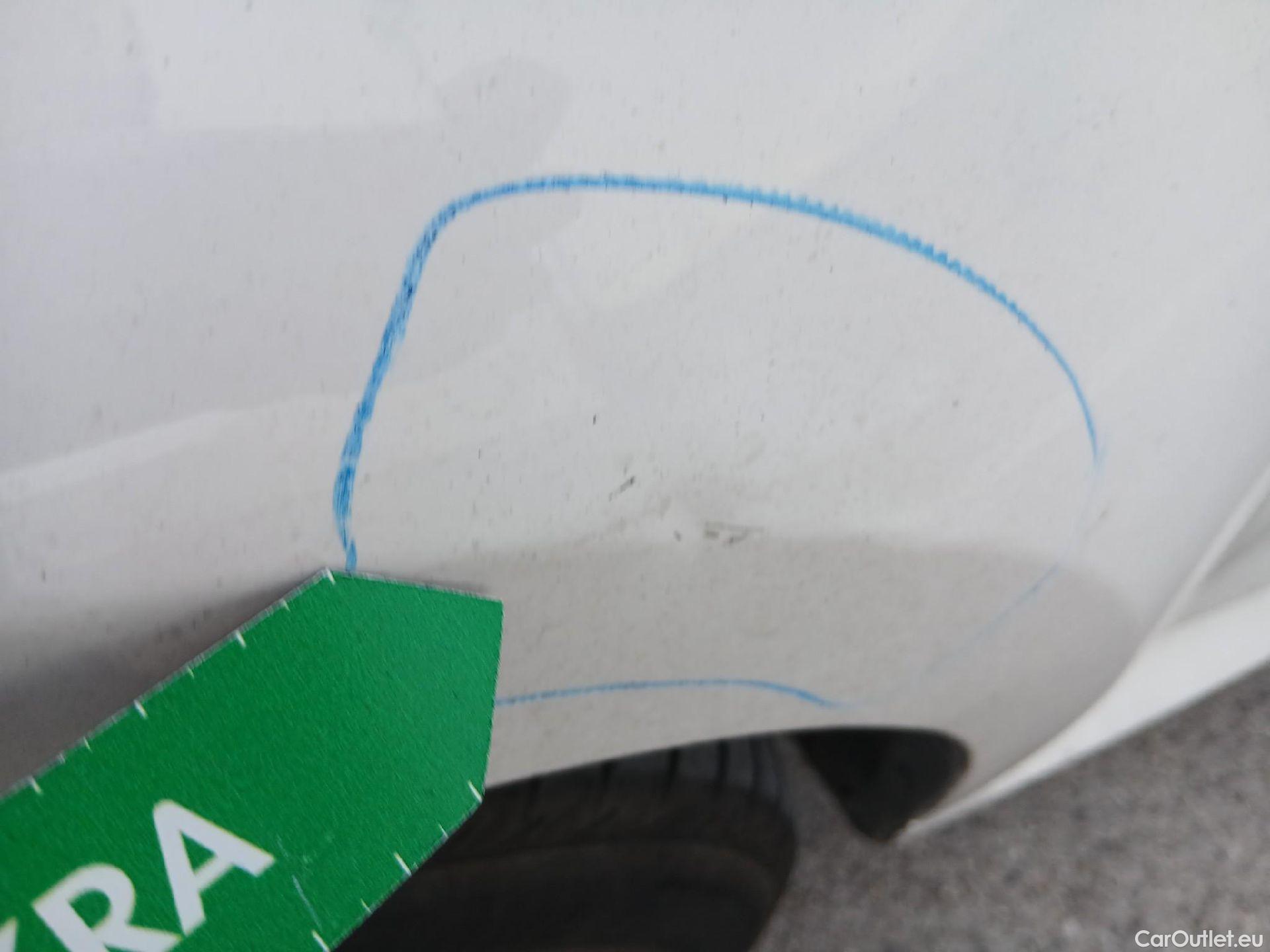  Toyota  Yaris TOYOTA  / 2020 / 5P / berlina con portón 1.5 120H Business Plus #4