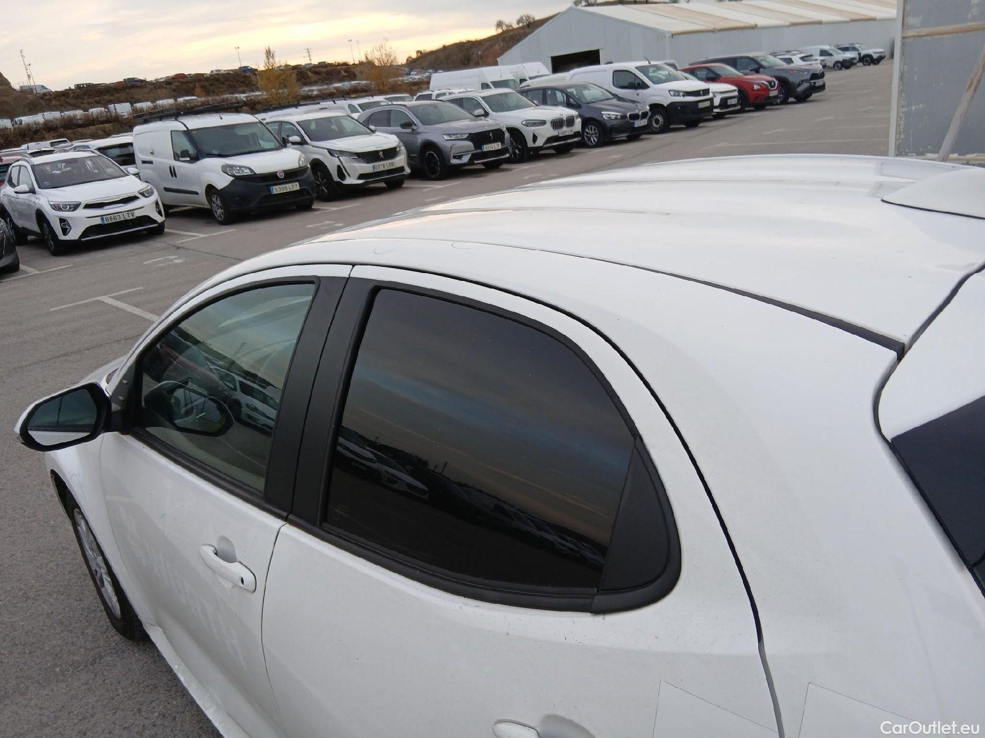  Toyota  Yaris TOYOTA  / 2020 / 5P / berlina con portón 1.5 120H Business Plus #11