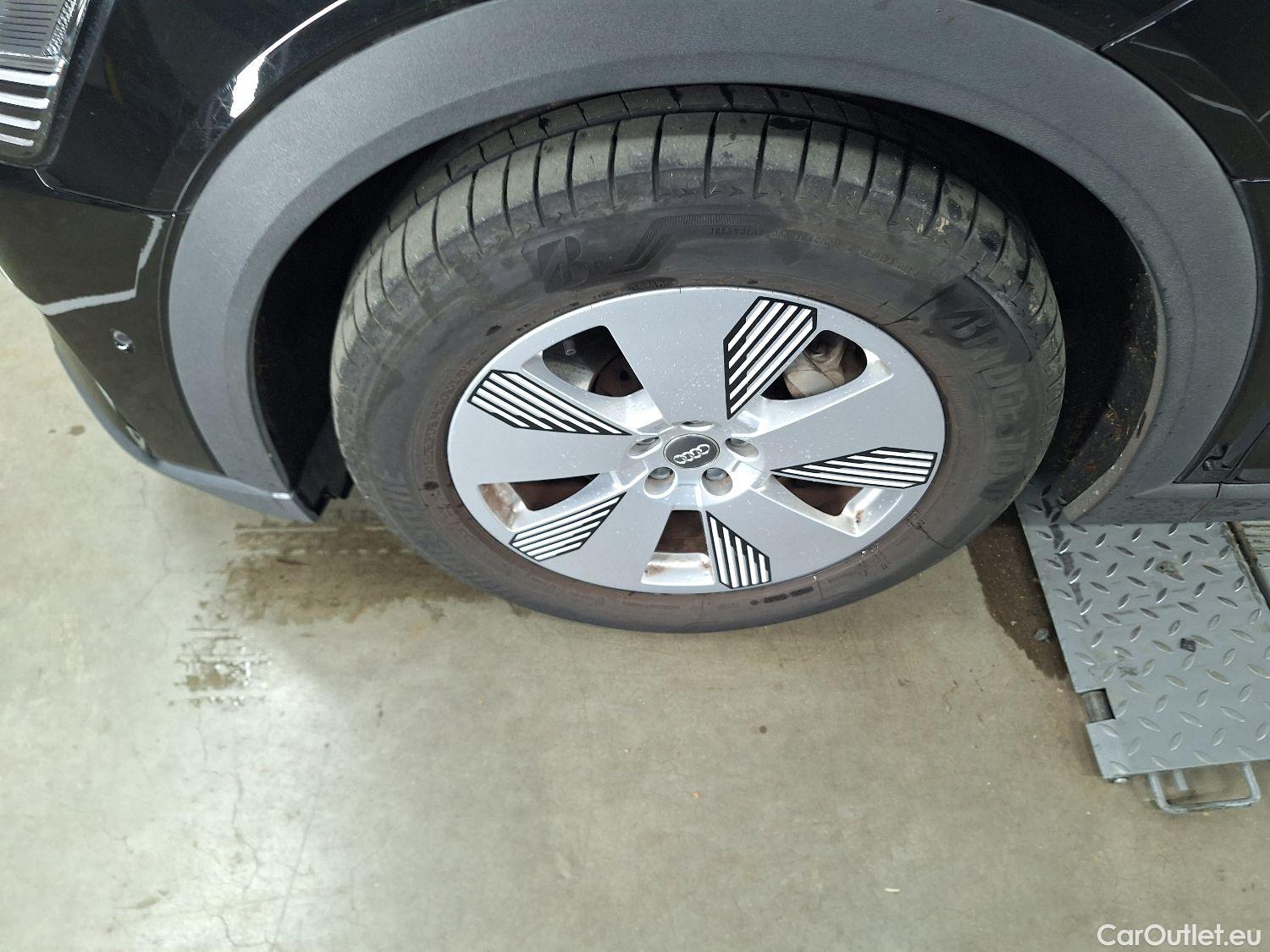  Audi  E-TRON Audi,  '19 BEV, Audi  55 Quattro 5d #36