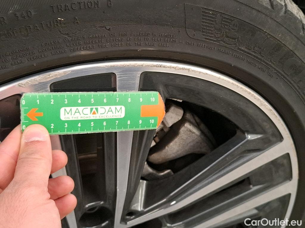  Bmw  Serie 1 BMW Série 1 / 2019 / 5P / Berline 116i DKG7 Business Design #8