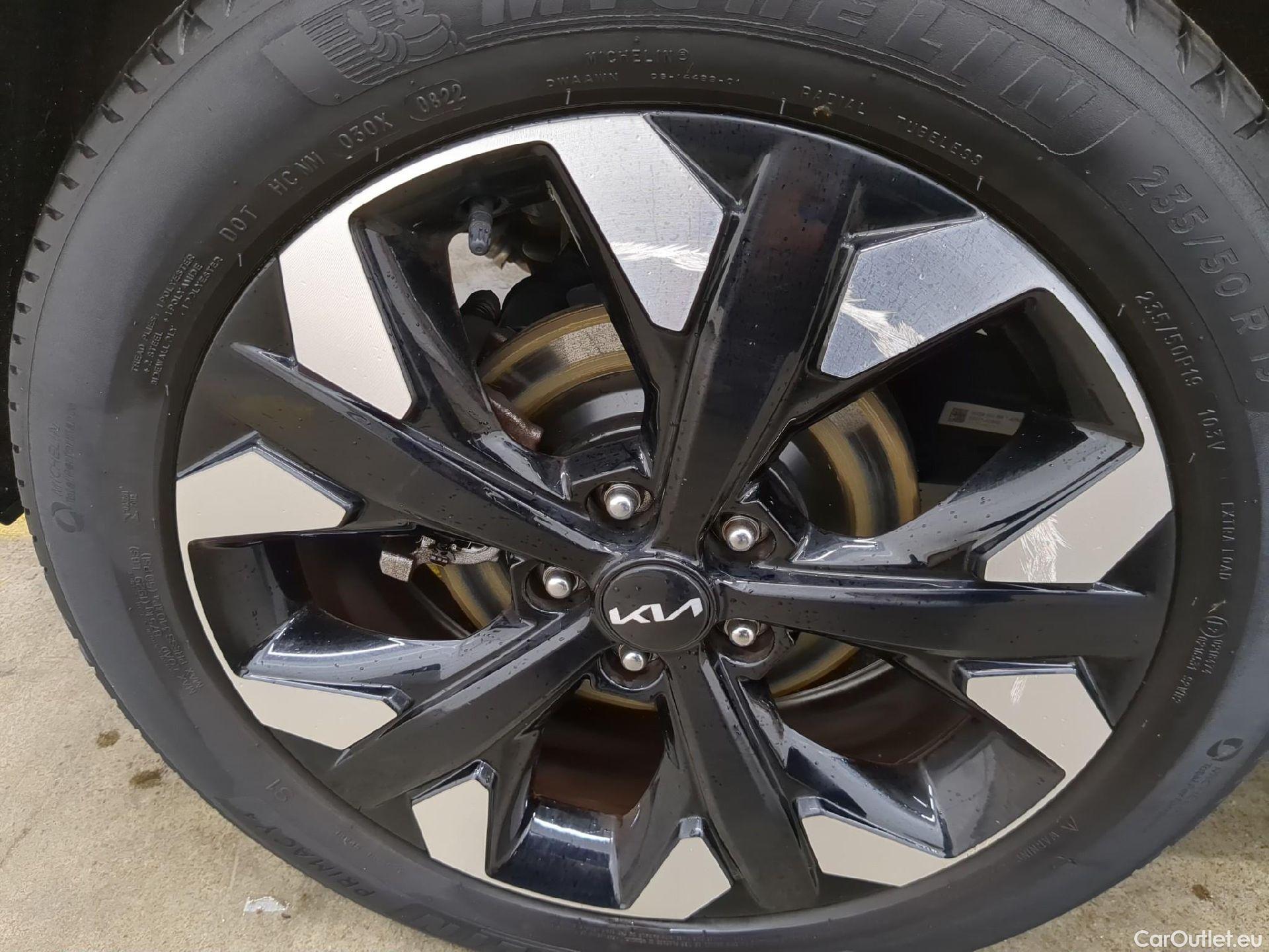  KIA  Sportage KIA  / 2021 / 5P / SUV 1.6 T-GDI 265 PHEV AUTO 4WD DESIGN #8