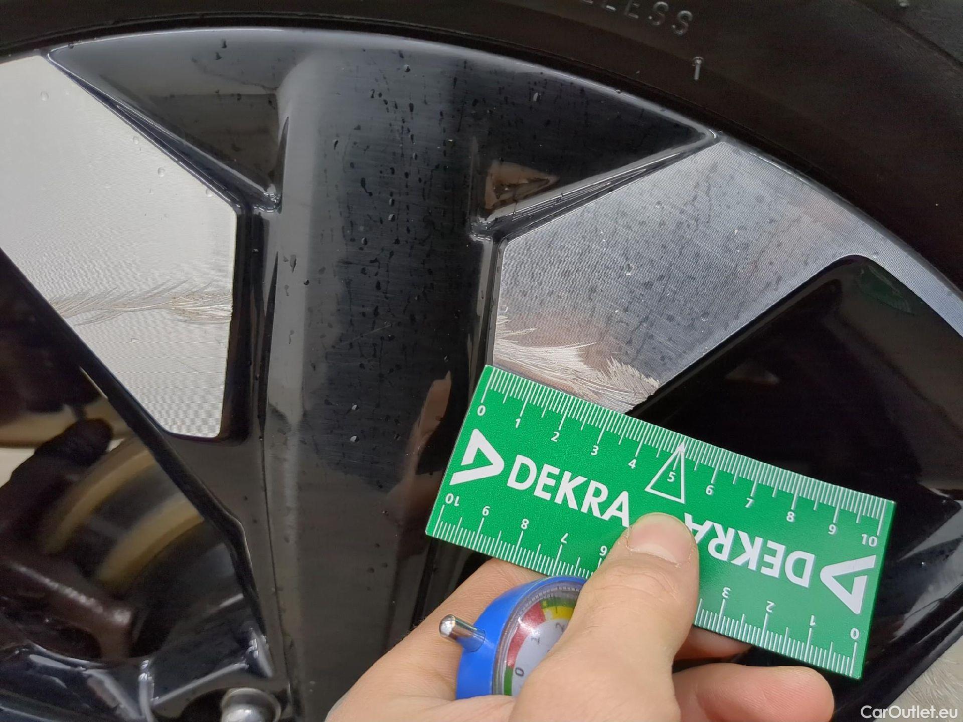  KIA  Sportage KIA  / 2021 / 5P / SUV 1.6 T-GDI 265 PHEV AUTO 4WD DESIGN #10