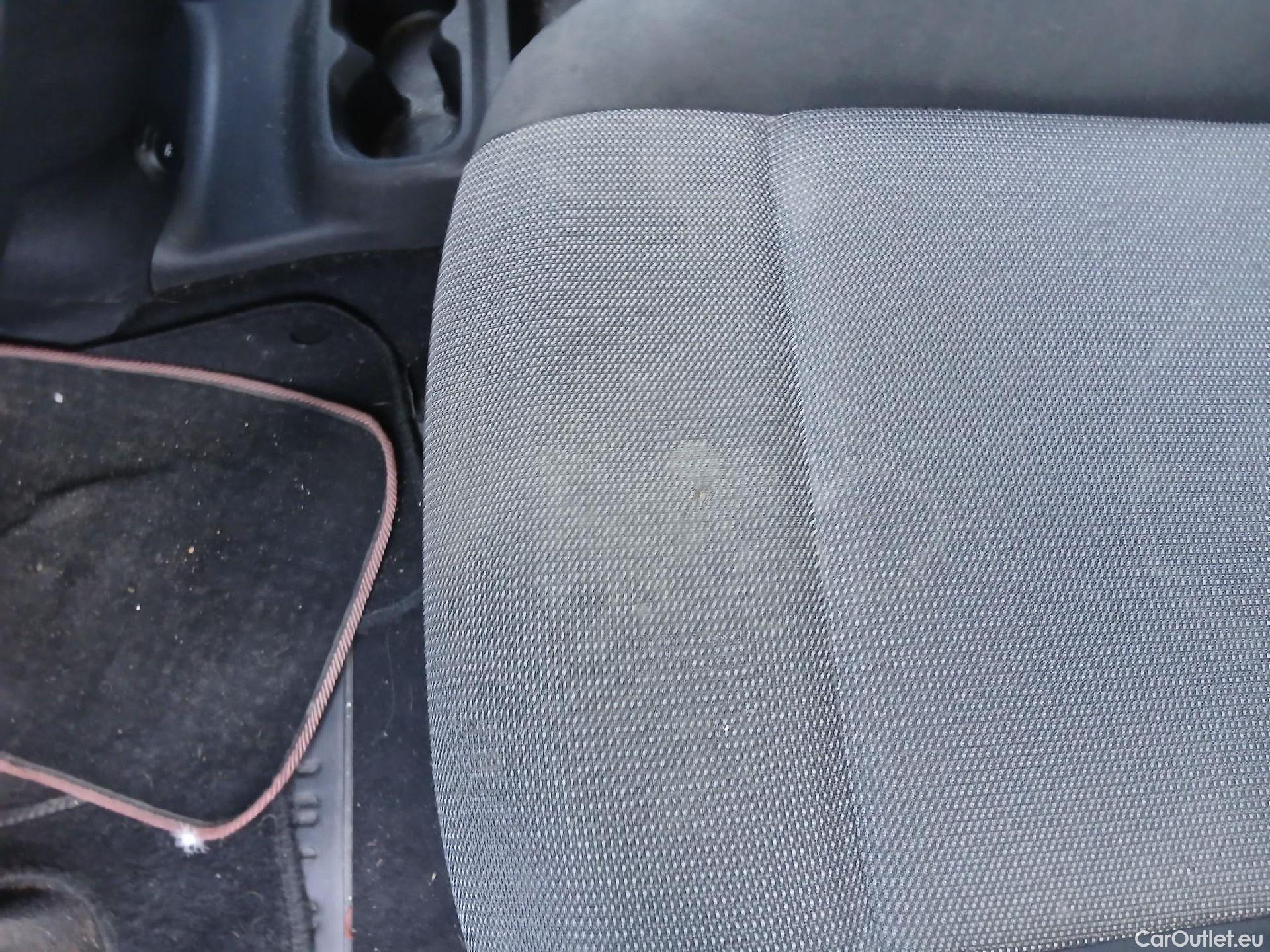  Citroen  Berlingo CITROEN  / 2018 / 4P / combi Talla M BlueHDi 100 LIVE (AC) #39