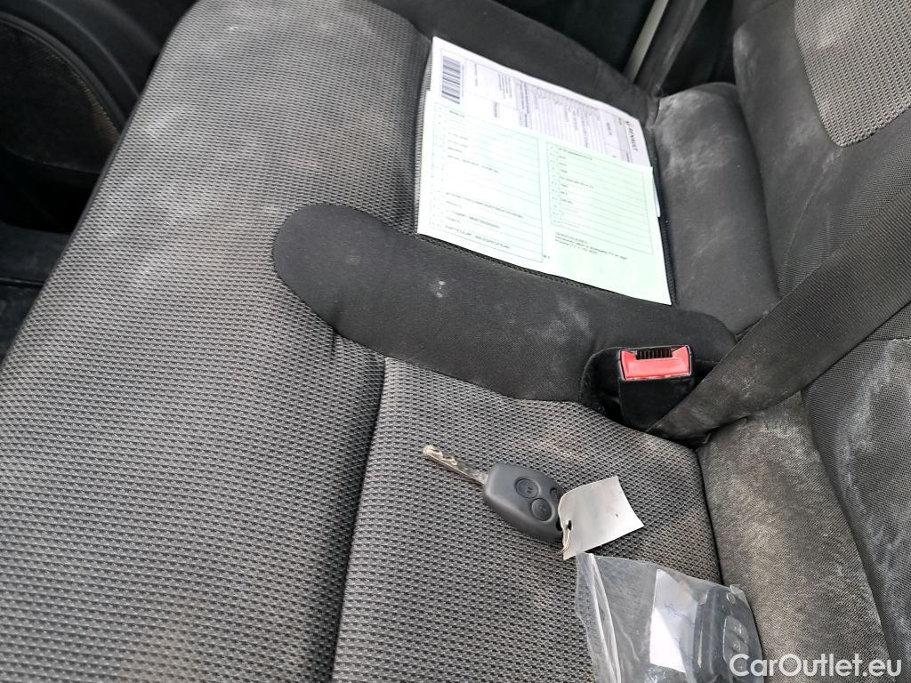  Renault  Trafic RENAULT  / 2019 / 4P / furgón Furgón 27 L1H1 Energy BluedCi 88 kW (AC) #18