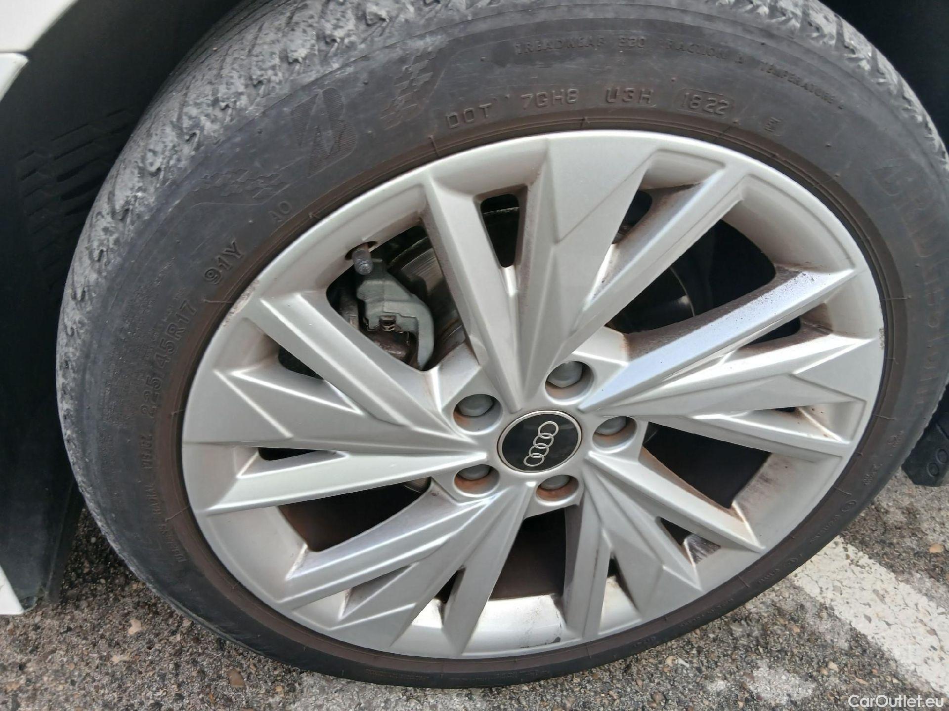  Audi  A3 AUDI  / 2020 / 5P / berlina con portón Sportback Advanced 30 TFSI 81kW S tronic (AC) #2