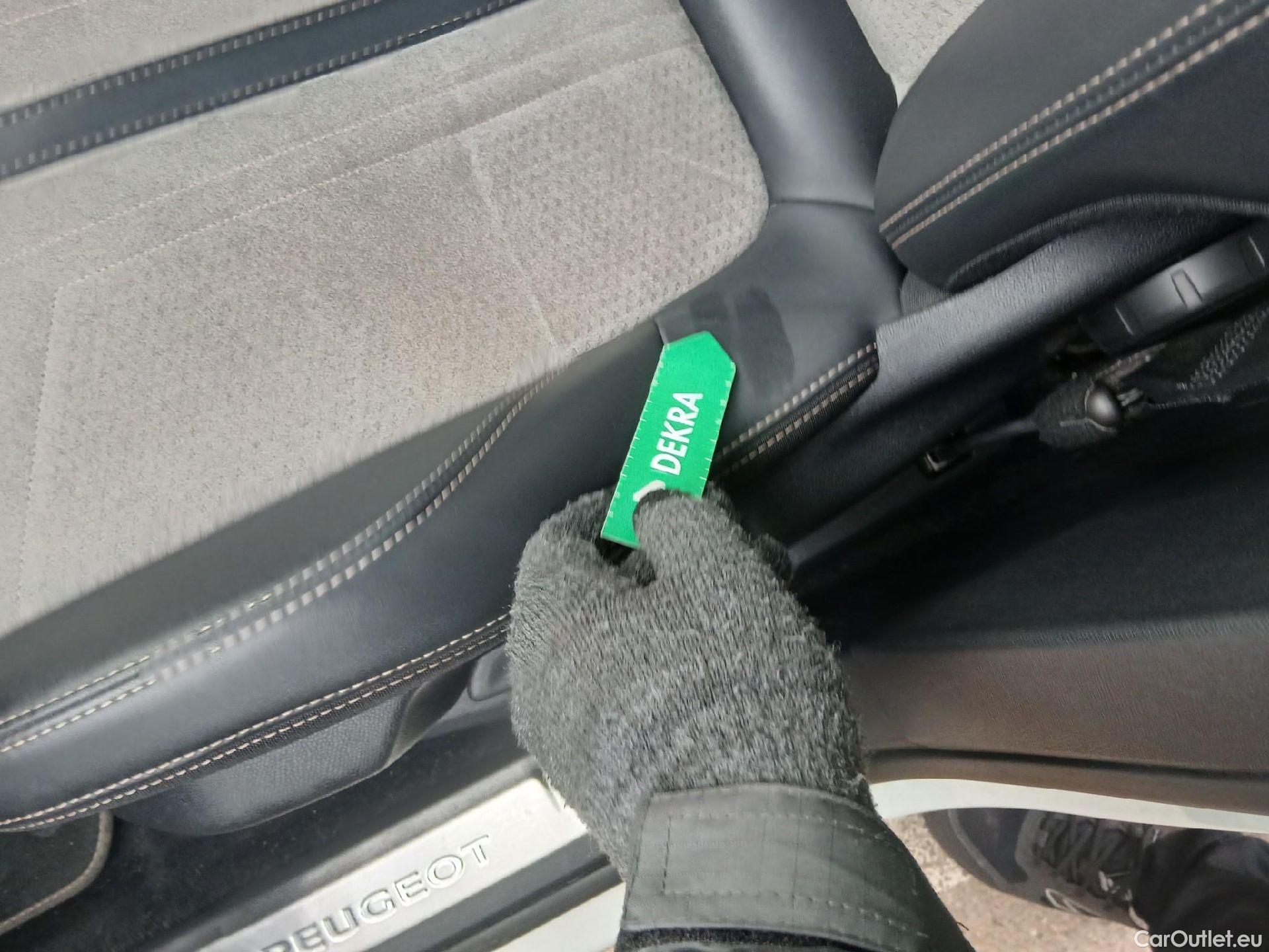  Peugeot  3008 PEUGEOT  Hybrid / 2020 / 5P / todoterreno 225 e-EAT8 GT #18