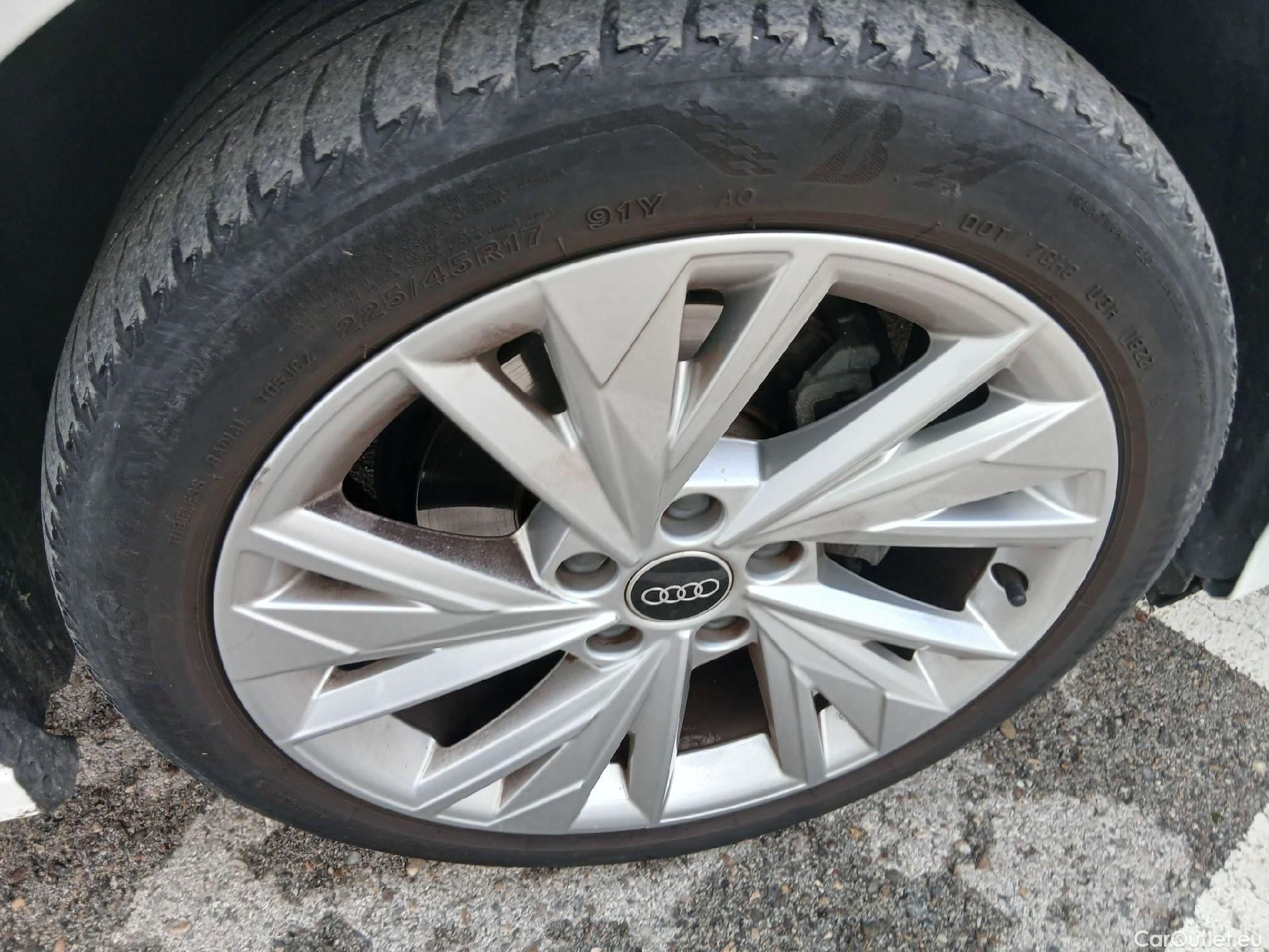  Audi  A3 AUDI  / 2020 / 5P / berlina con portón Sportback Advanced 30 TFSI 81kW S tronic (AC) #9