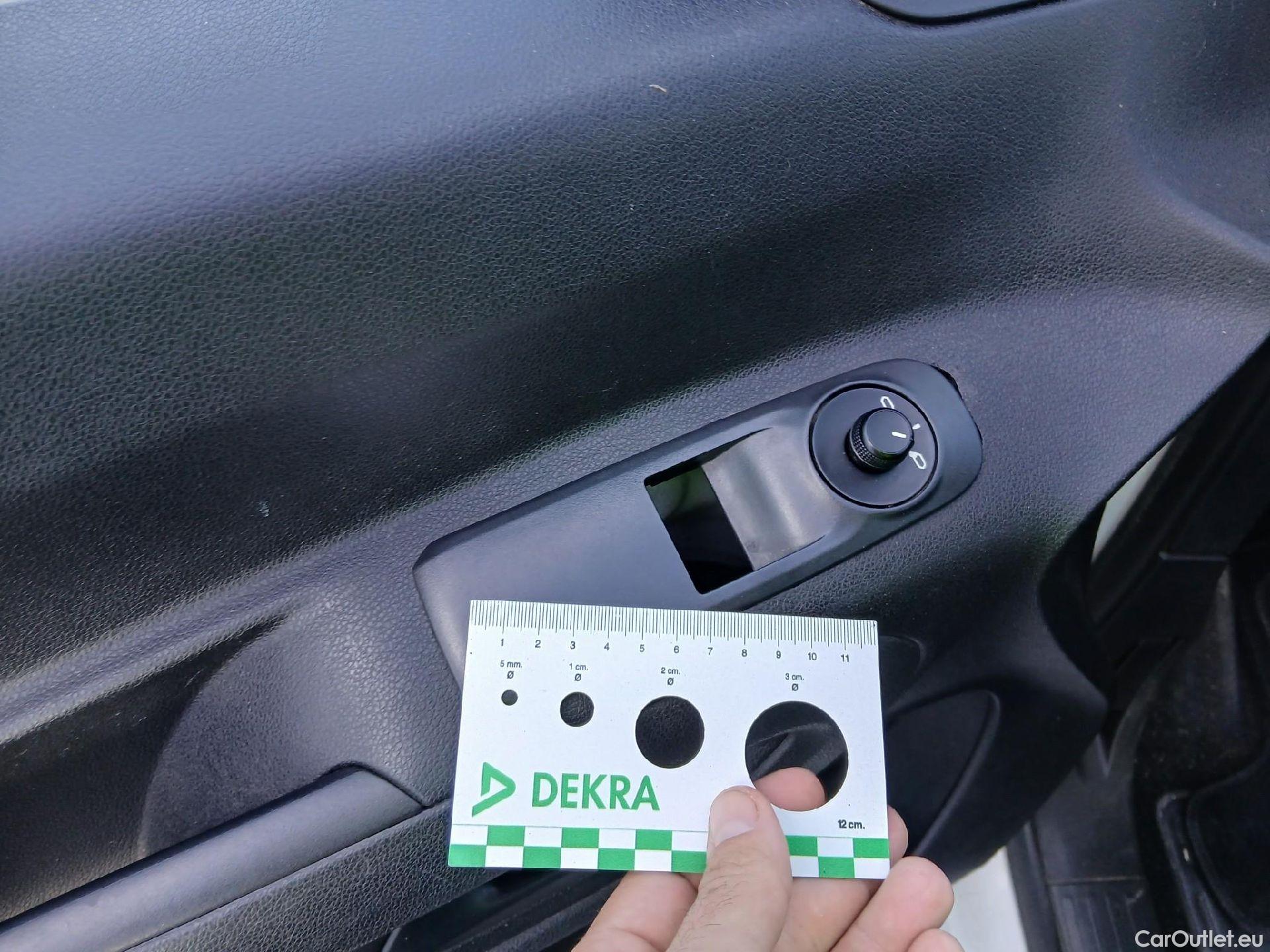  Citroen  Berlingo CITROEN  / 2018 / 4P / combi Talla M BlueHDi 100 LIVE (AC) #38