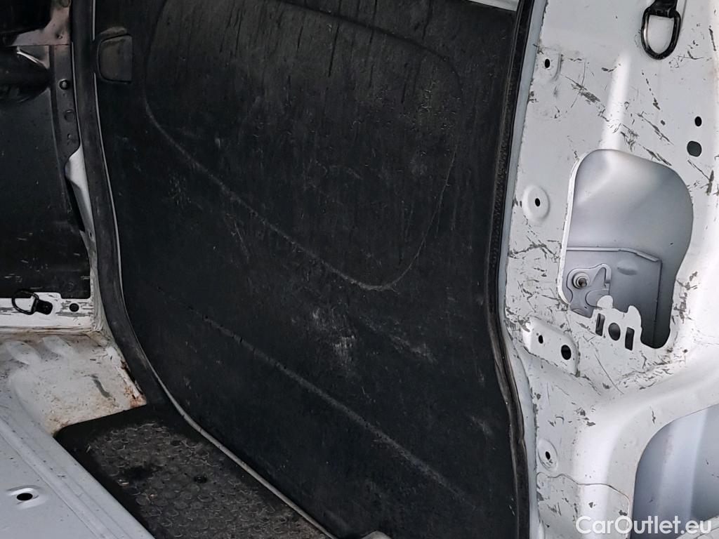  Renault  Trafic RENAULT  / 2019 / 4P / furgón Furgón 27 L1H1 Energy BluedCi 88 kW (AC) #23