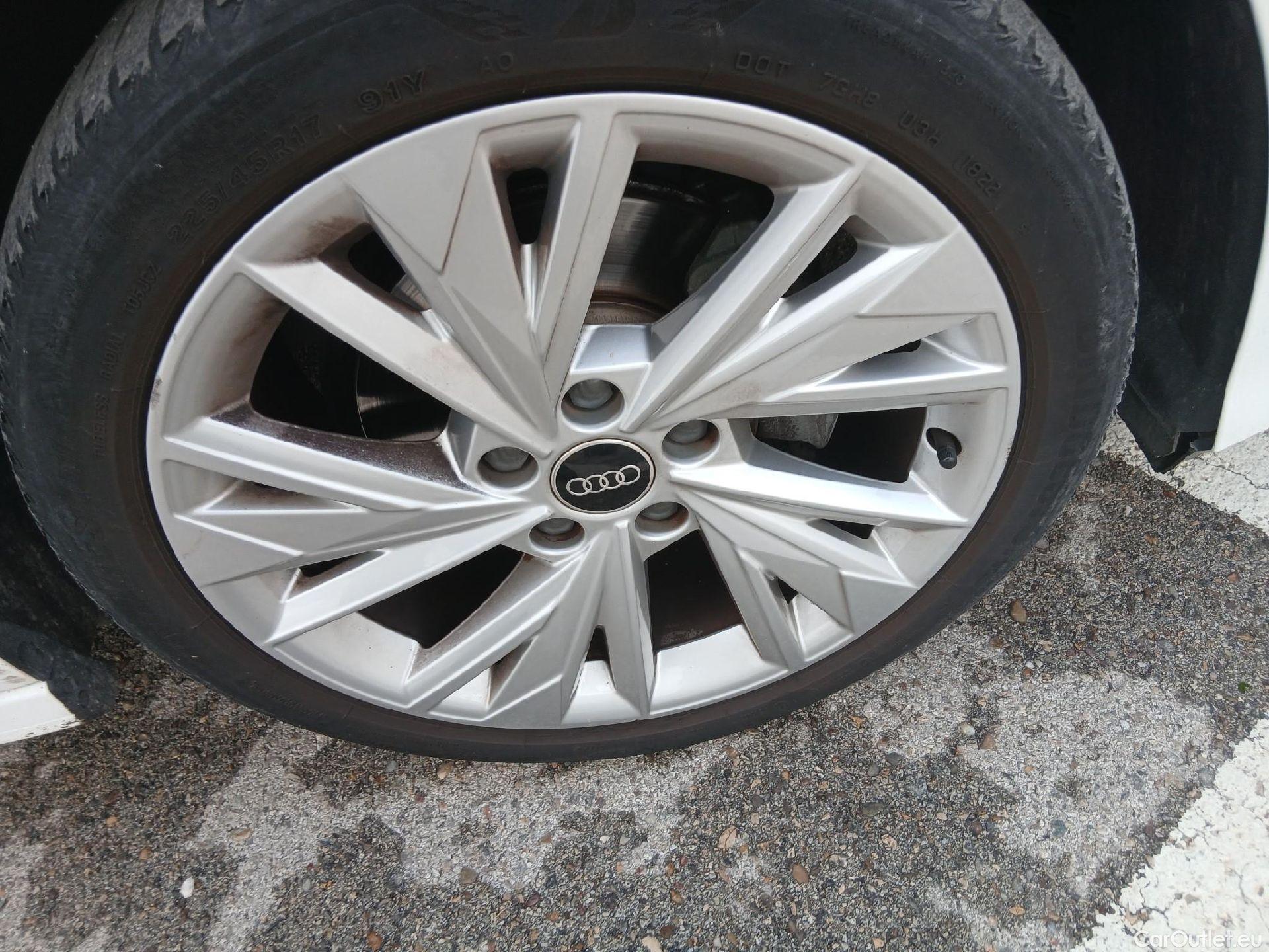  Audi  A3 AUDI  / 2020 / 5P / berlina con portón Sportback Advanced 30 TFSI 81kW S tronic (AC) #11