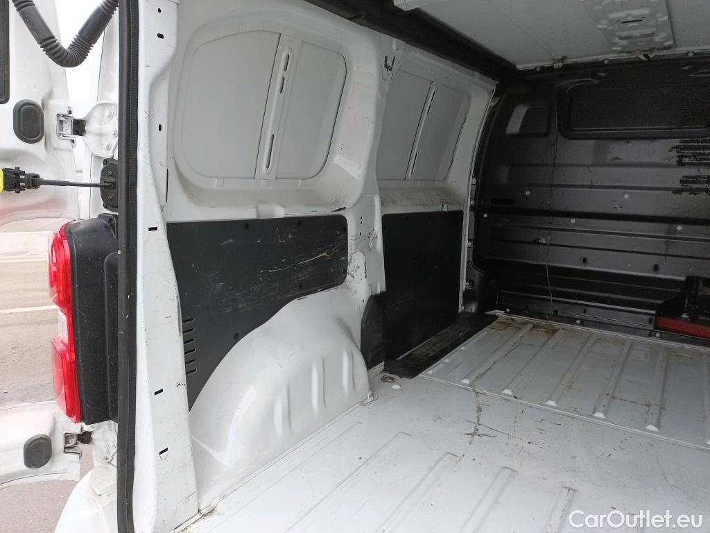  Opel  Vivaro OPEL  / 2019 / 4P / furgón 2.0 Diésel 110kW/150CV M Inc Innovation #17