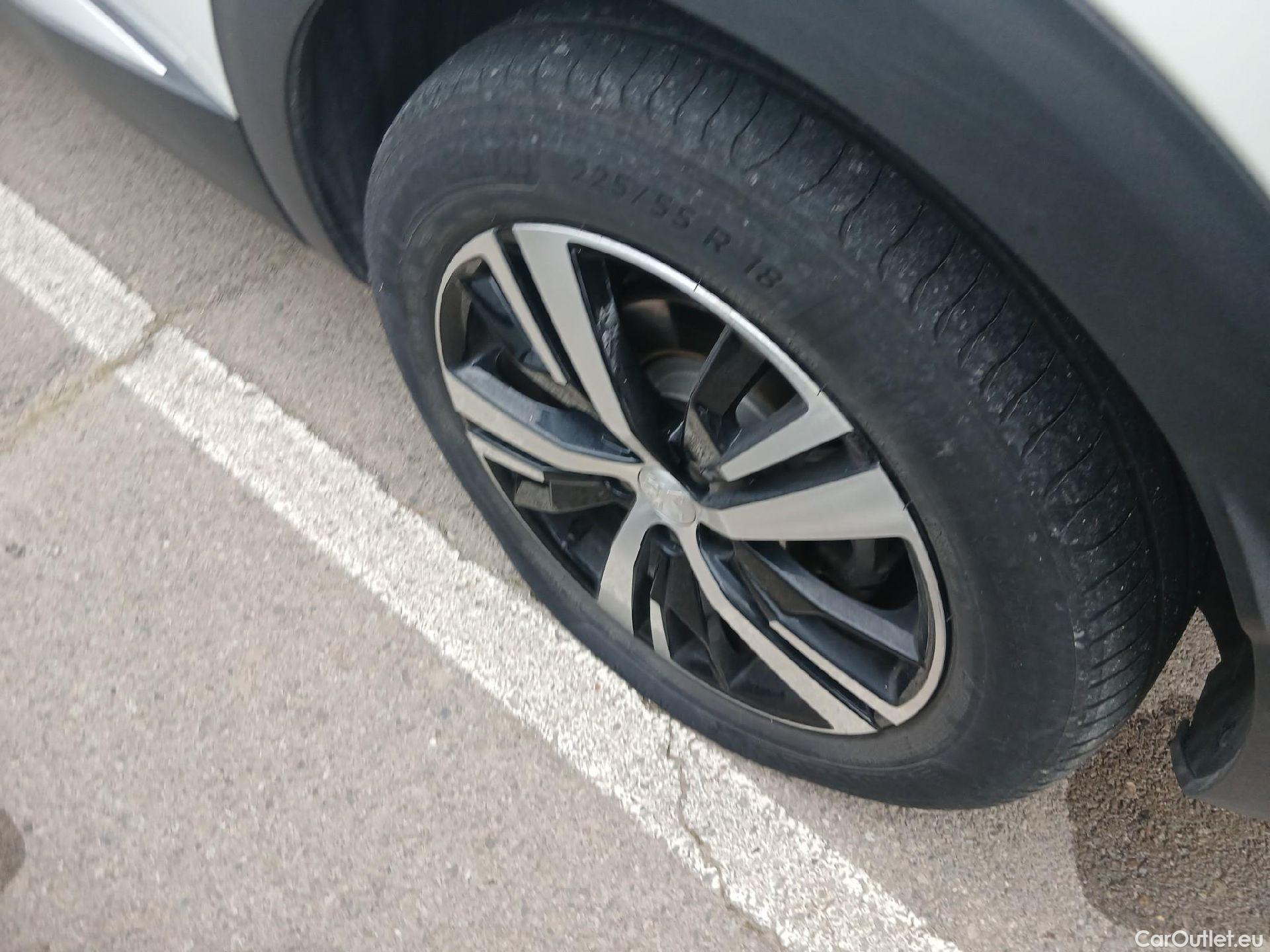  Peugeot  3008 PEUGEOT  Hybrid / 2020 / 5P / todoterreno 225 e-EAT8 GT #19