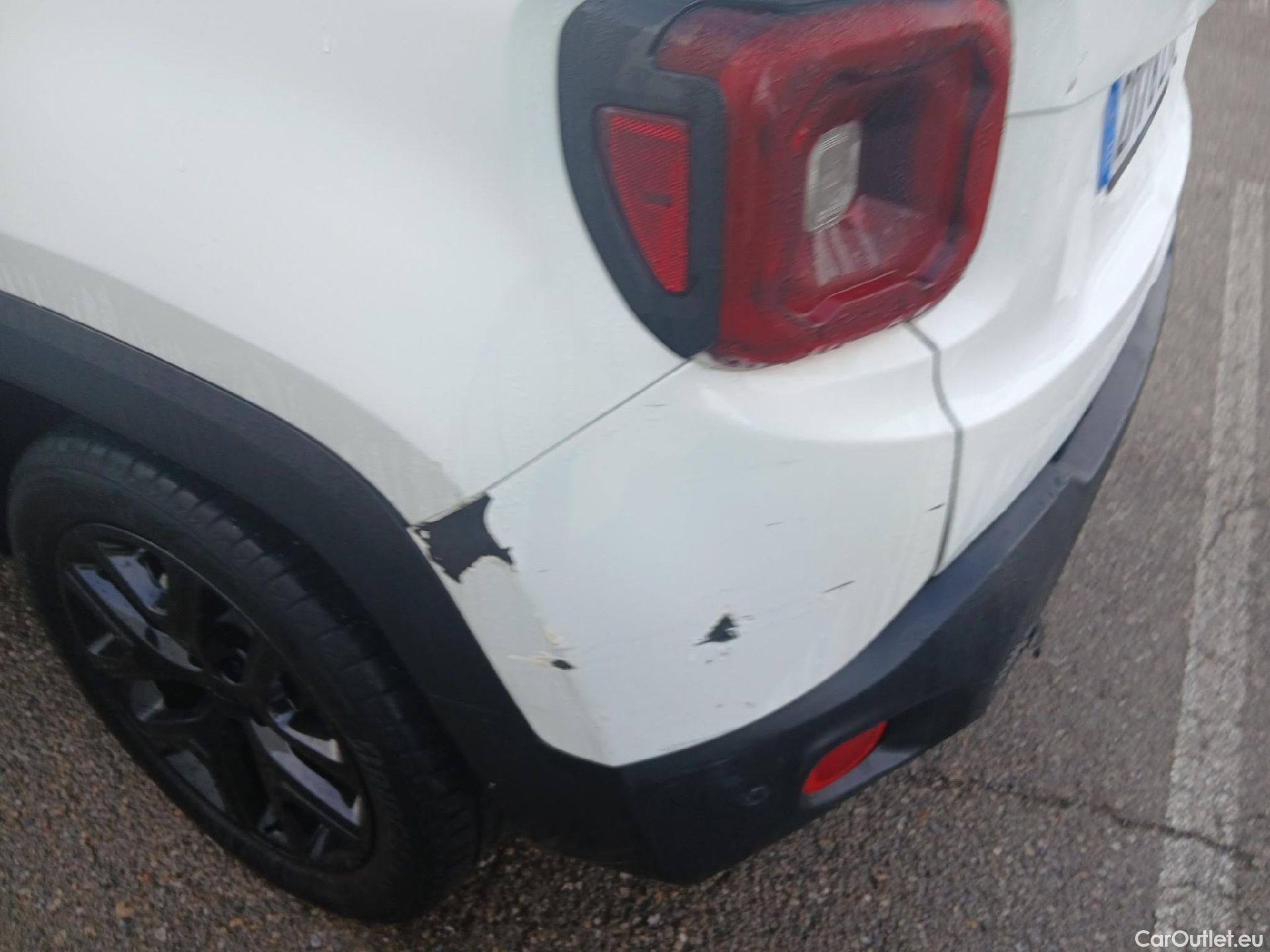  Jeep  Patriot JEEP Renegade / 2014 / 5P / todoterreno Limited 1.0G 88kW (120CV) 4x2 #18