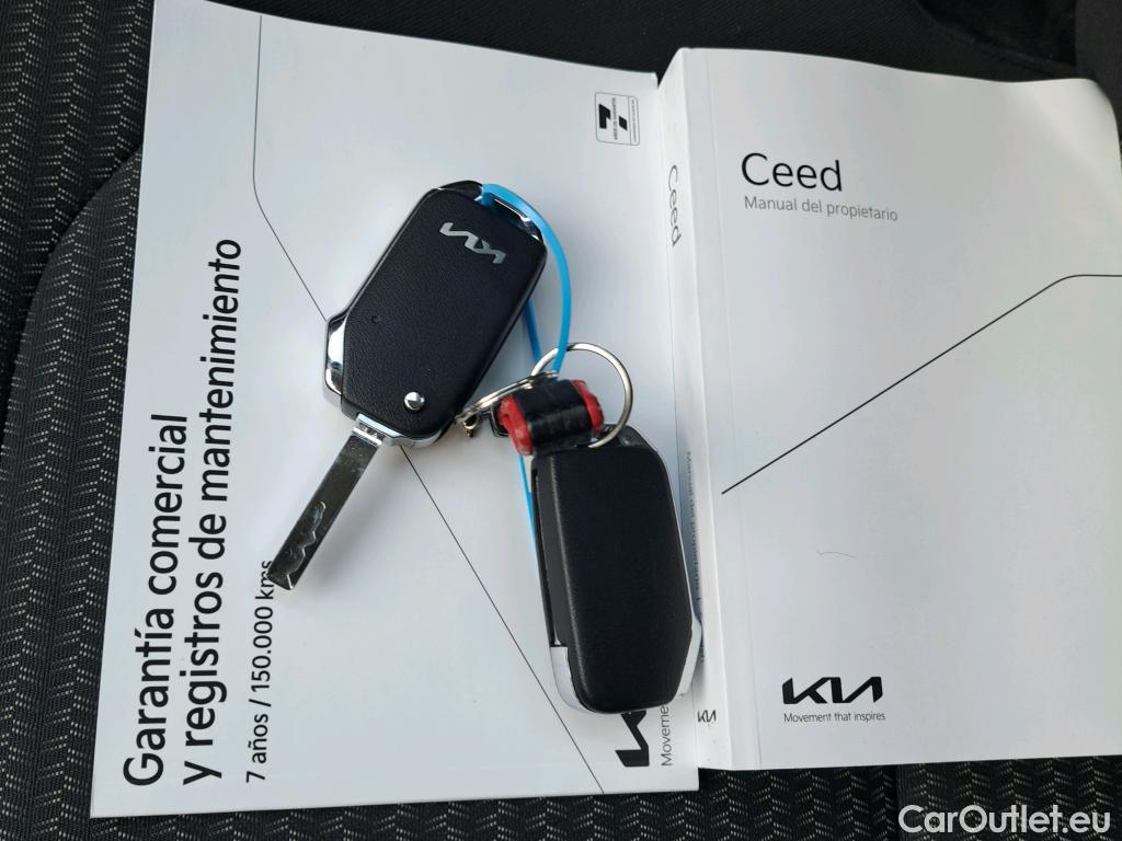  KIA  Cee'd KIA Ceed / 2021 / 5P / berlina con portón 1.0 T-GDi 74kW (100CV) Drive #4