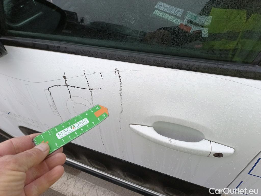  Citroen  C3 CITROEN  / 2016 / 5P / berlina con portón PureTech 60KW (82CV) FEEL (CX) #3