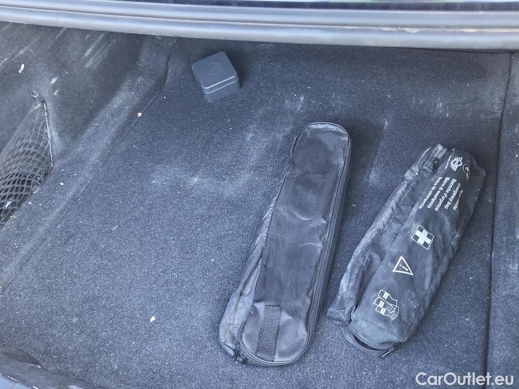  Bmw  Serie 3 BMW  / 2018 / 4P / sedán 318d Auto. #25