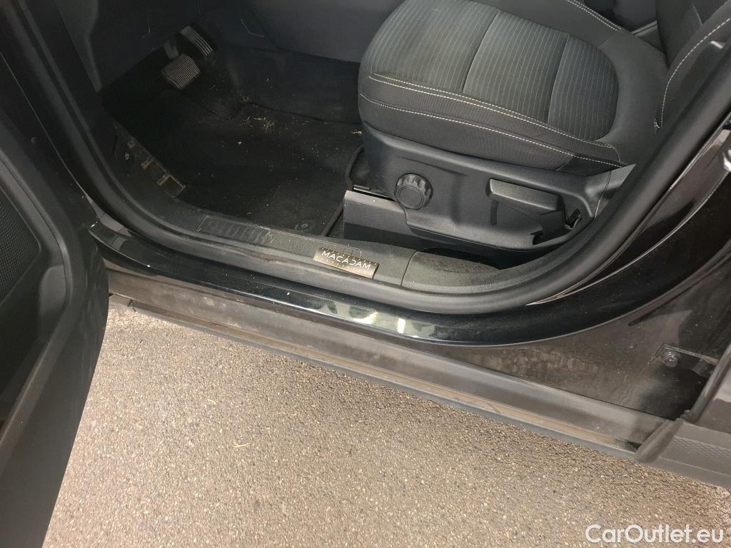  Ford  Kuga FORD   2019  5P  SUV 25 190 hybrid Flexifuel Pshift Titanium #25