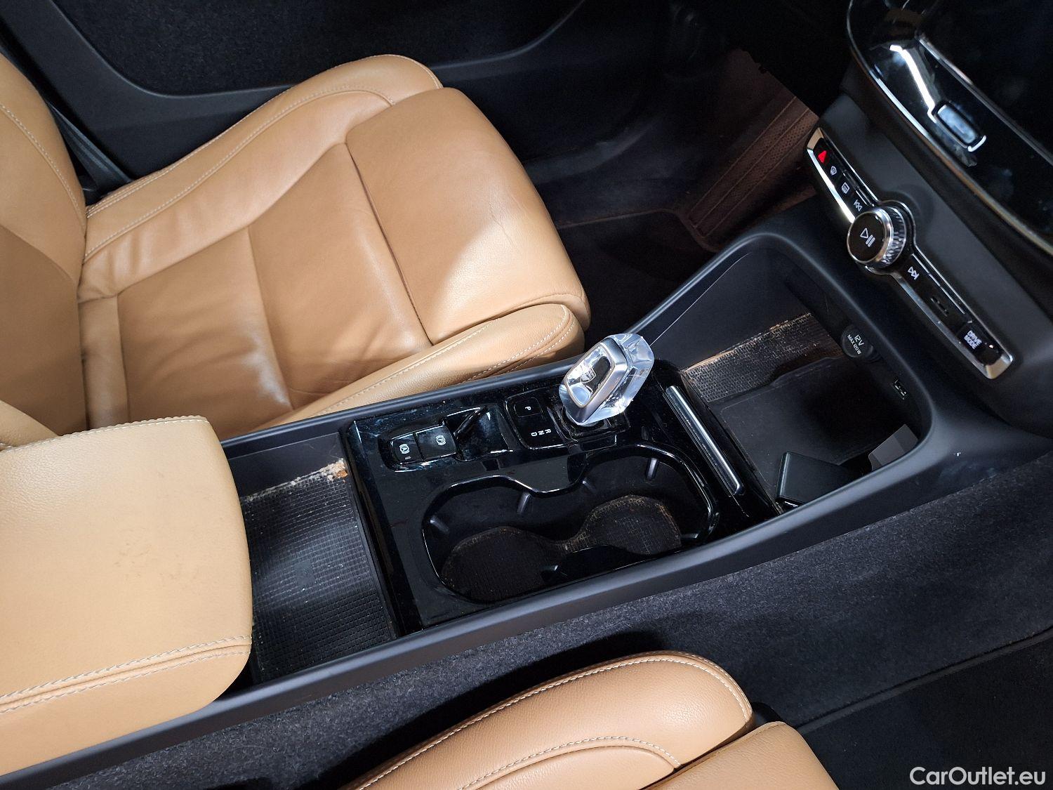  Volvo  XC 40 Volvo, XC40 '17 PHEV, Volvo XC40 T4 Recharge Geartronic Inscription 5d #21