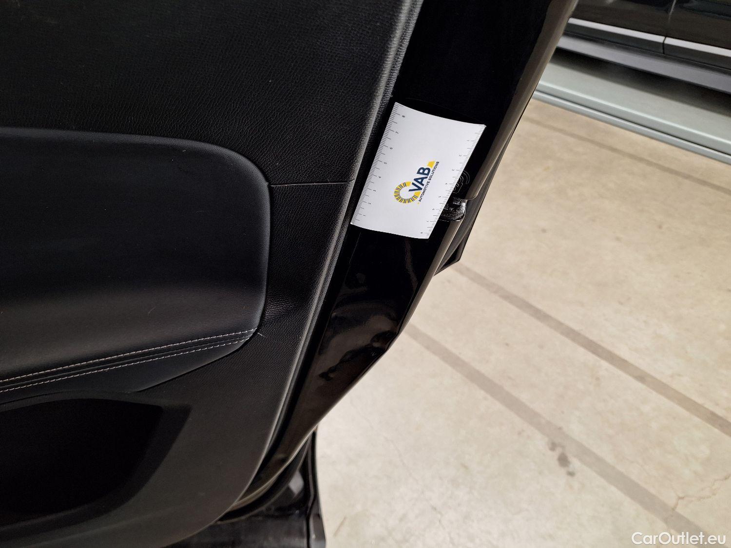  Peugeot  5008 Peugeot,  '16, Peugeot  1.2 PureTech 96kW S&S EAT8 Allure 5d #26