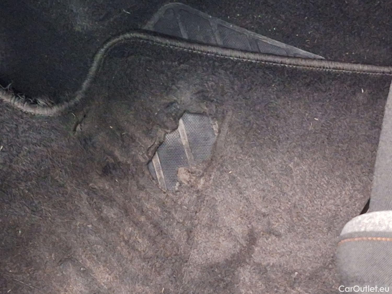  Peugeot  5008 Peugeot,  '16, Peugeot  1.2 PureTech 96kW S&S EAT8 Active 5d #44