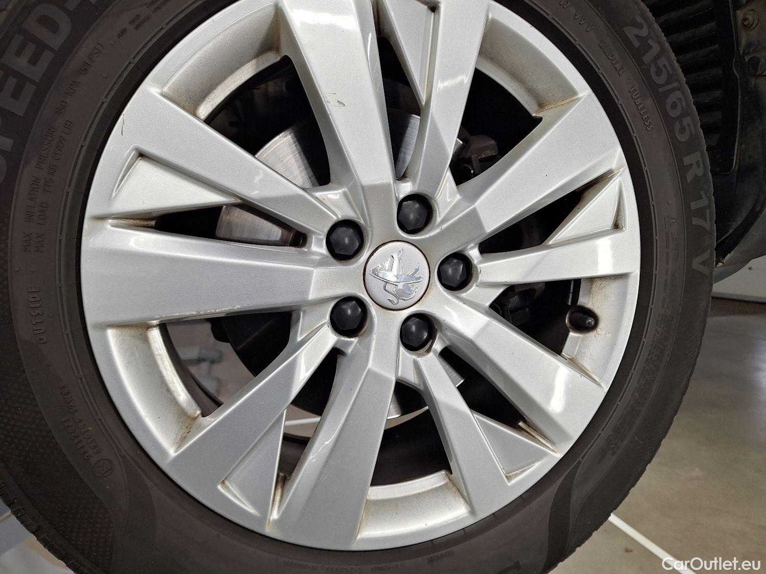  Peugeot  5008 Peugeot,  '16, Peugeot  1.2 PureTech 96kW S&S EAT8 Active 5d #3