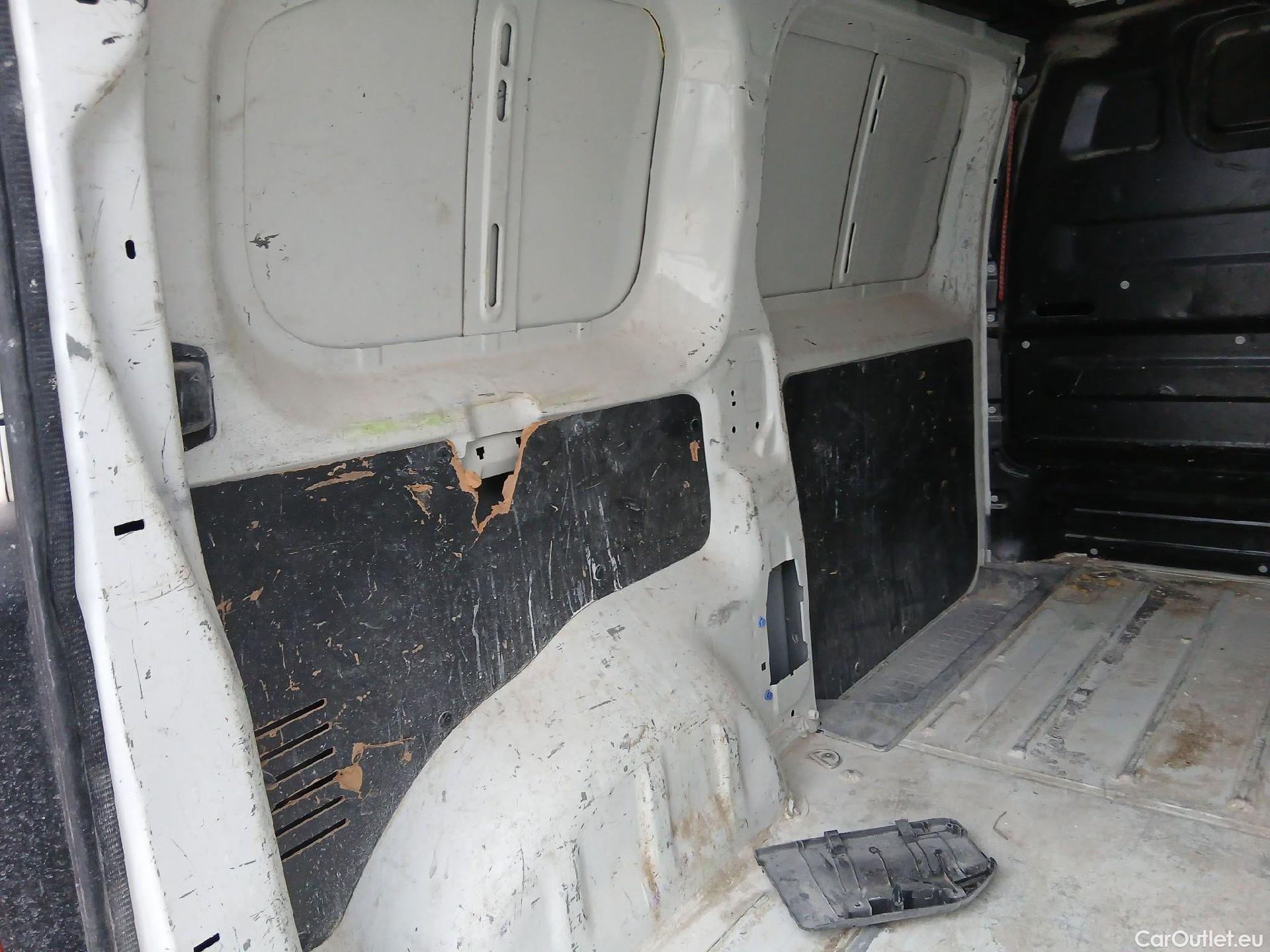  Opel  Vivaro OPEL  / 2019 / 4P / furgón Campaña F2ML 1.5 Diésel 74kW(100CV)M Std Exp #42