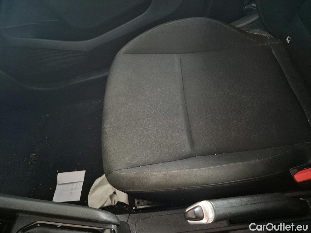  Renault  Clio RENAULT  / 2019 / 5P / berlina con portón Business Blue dCi 74kW (100CV) #25