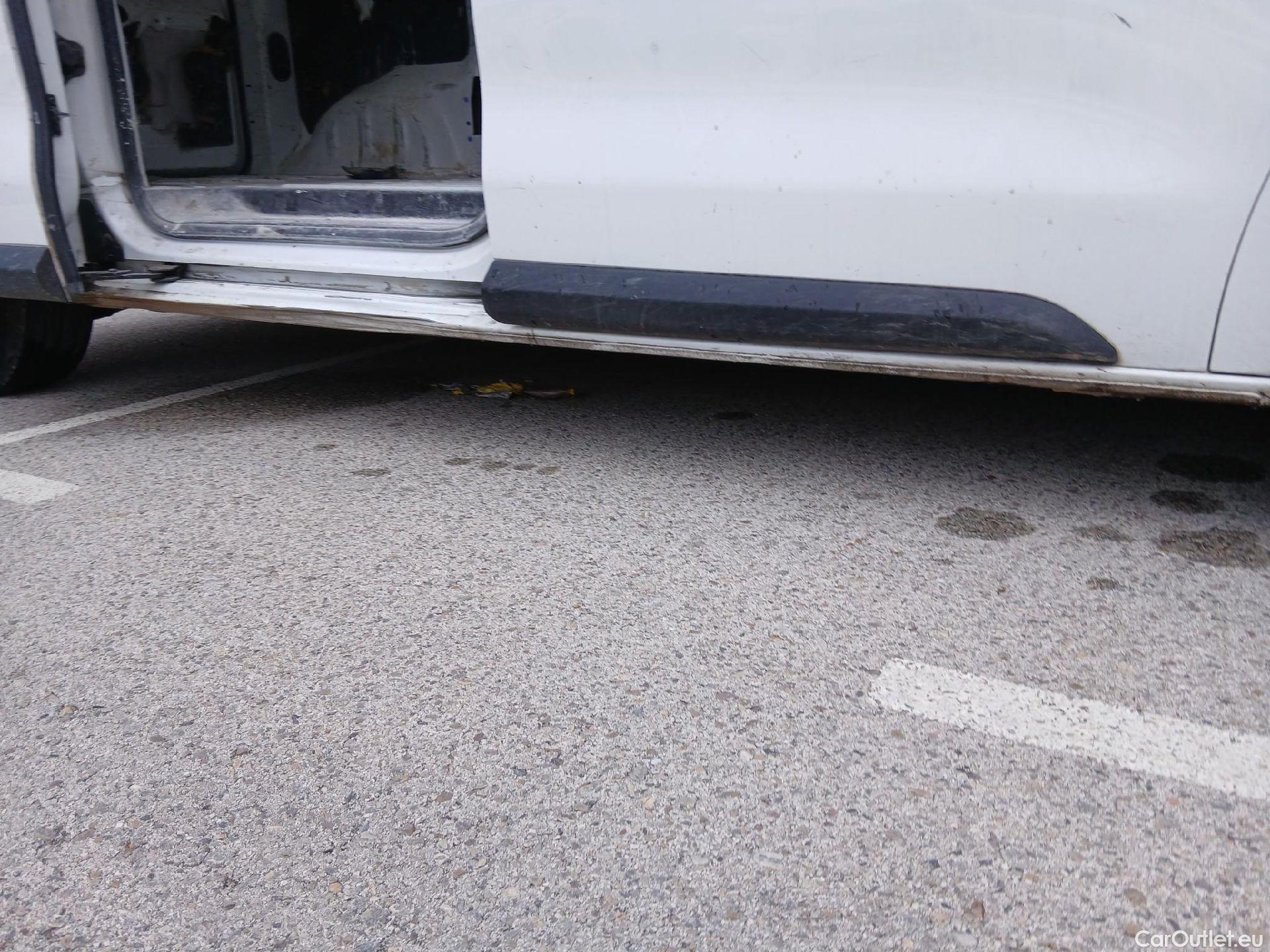  Opel  Vivaro OPEL  / 2019 / 4P / furgón Campaña F2ML 1.5 Diésel 74kW(100CV)M Std Exp #65