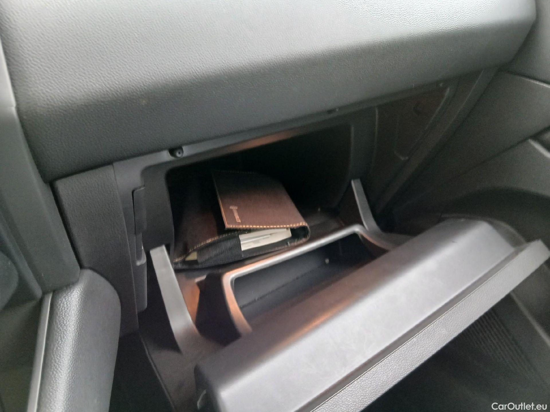  Renault  Captur RENAULT  / 2020 / 5P / todoterreno Zen TCe 140CV GPF Micro Híbrido #1