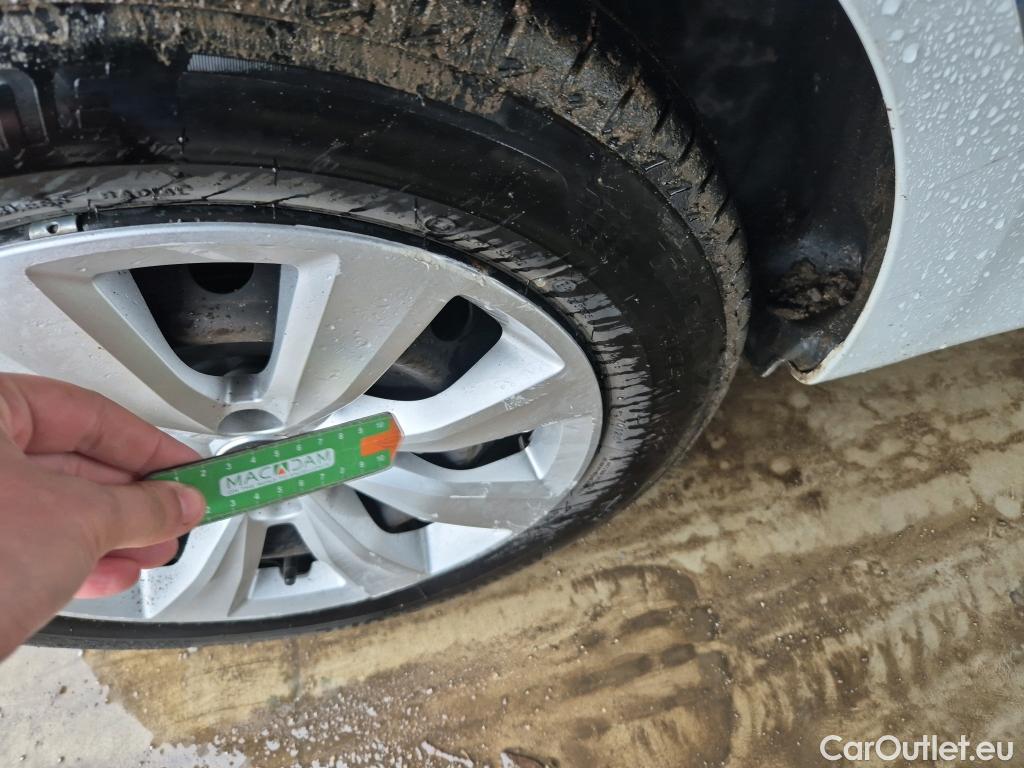  Renault  Clio RENAULT  / 2019 / 5P / berlina con portón Business Blue dCi 74kW (100CV) #19