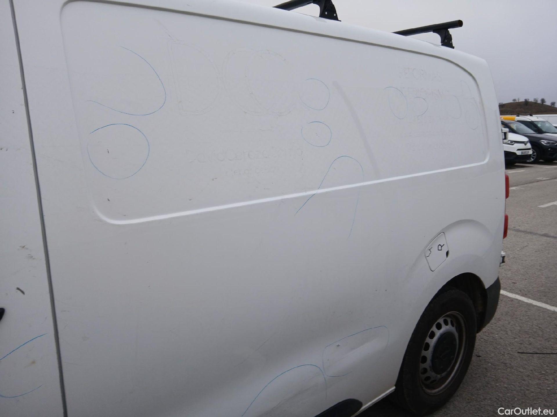  Opel  Vivaro OPEL  / 2019 / 4P / furgón Campaña F2ML 1.5 Diésel 74kW(100CV)M Std Exp #16