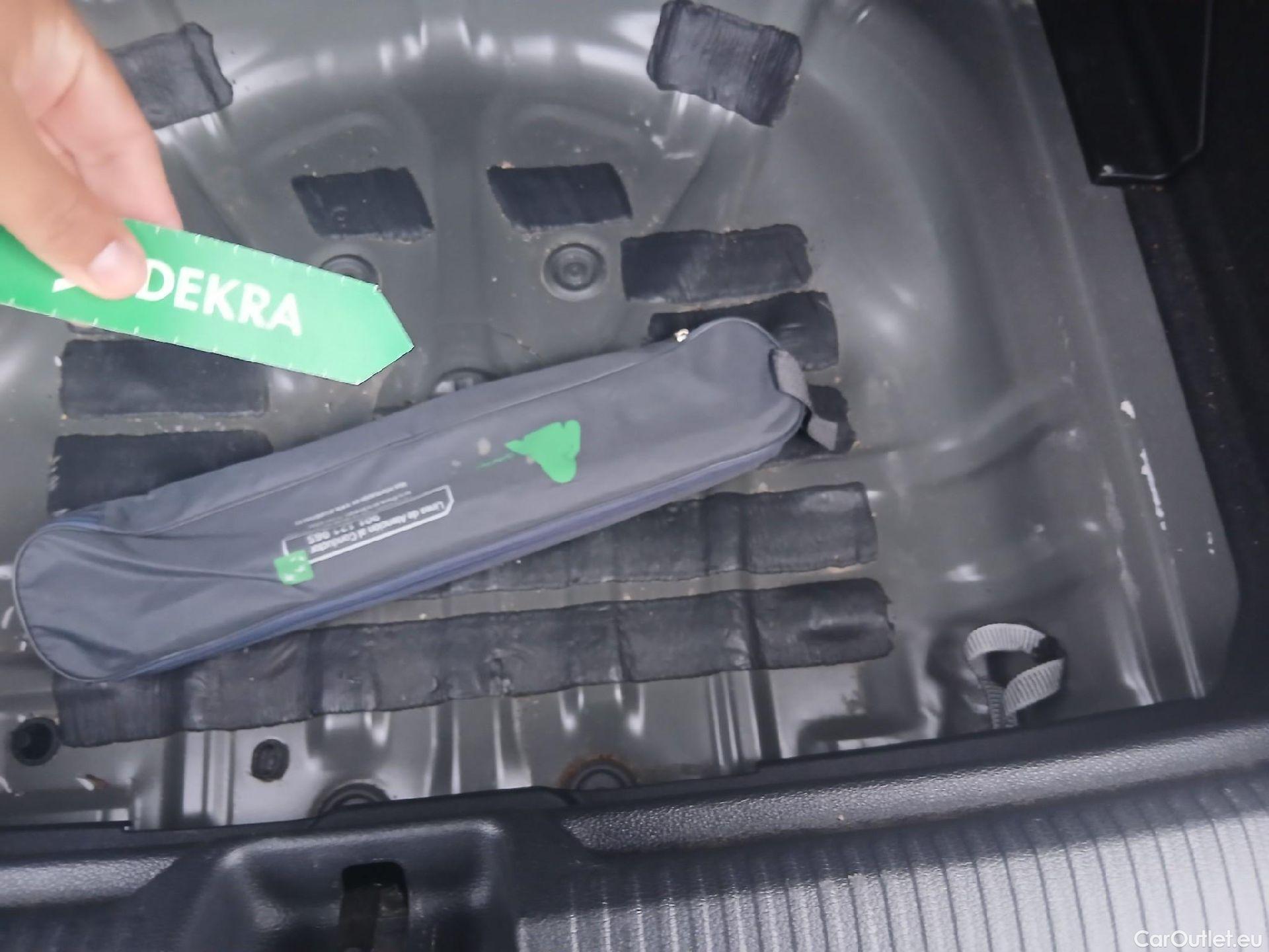  Audi  Q2 AUDI  / 2016 / 5P / todoterreno Design 30 TDI 85kW (116CV) S tronic #3